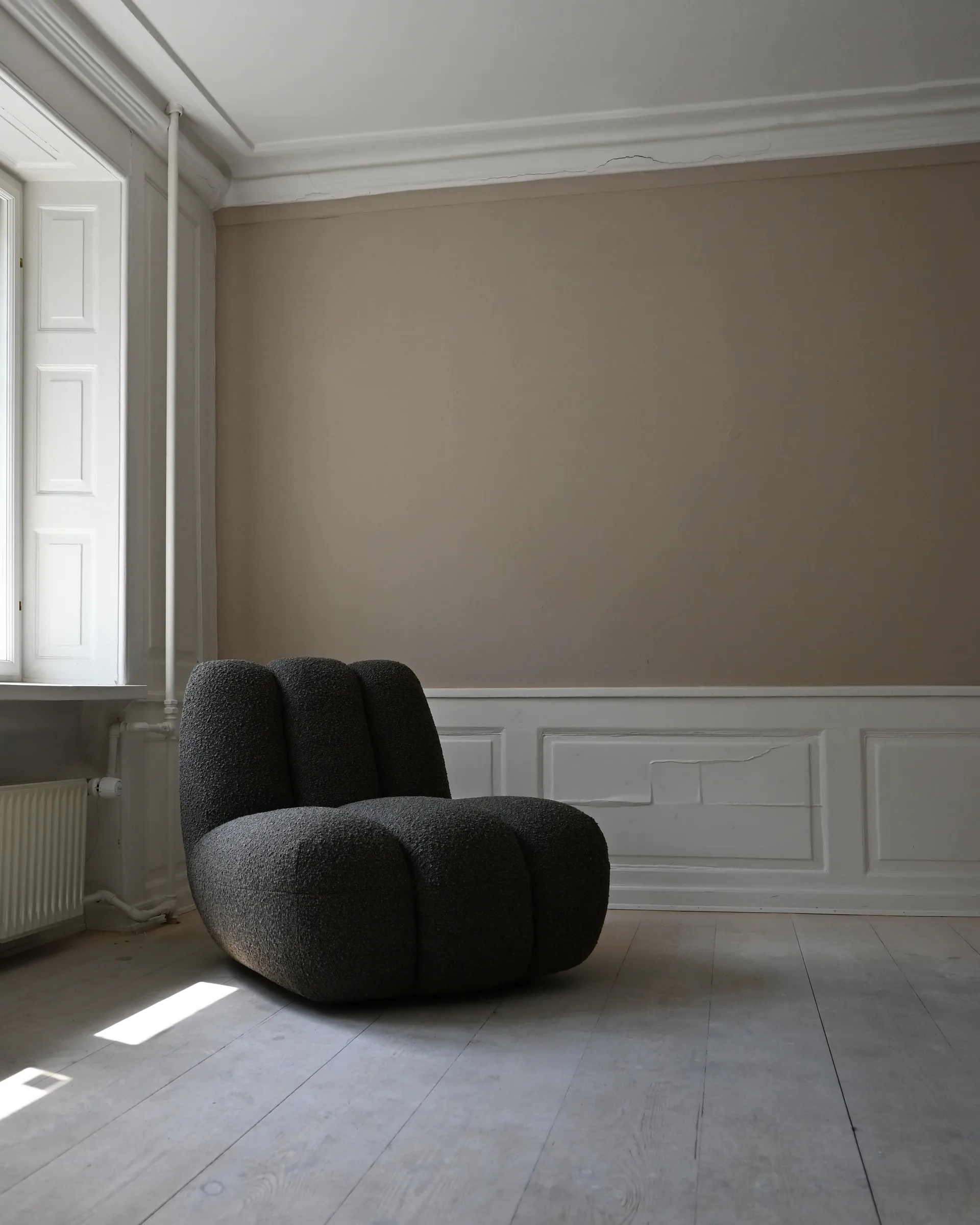 Toe lounge 椅子 bouclé, Deep 灰褐色 101 Copenhagen