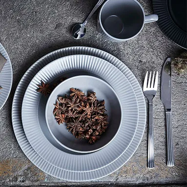 Groovy 盘子 Ø 27 cm, 灰色 Aida