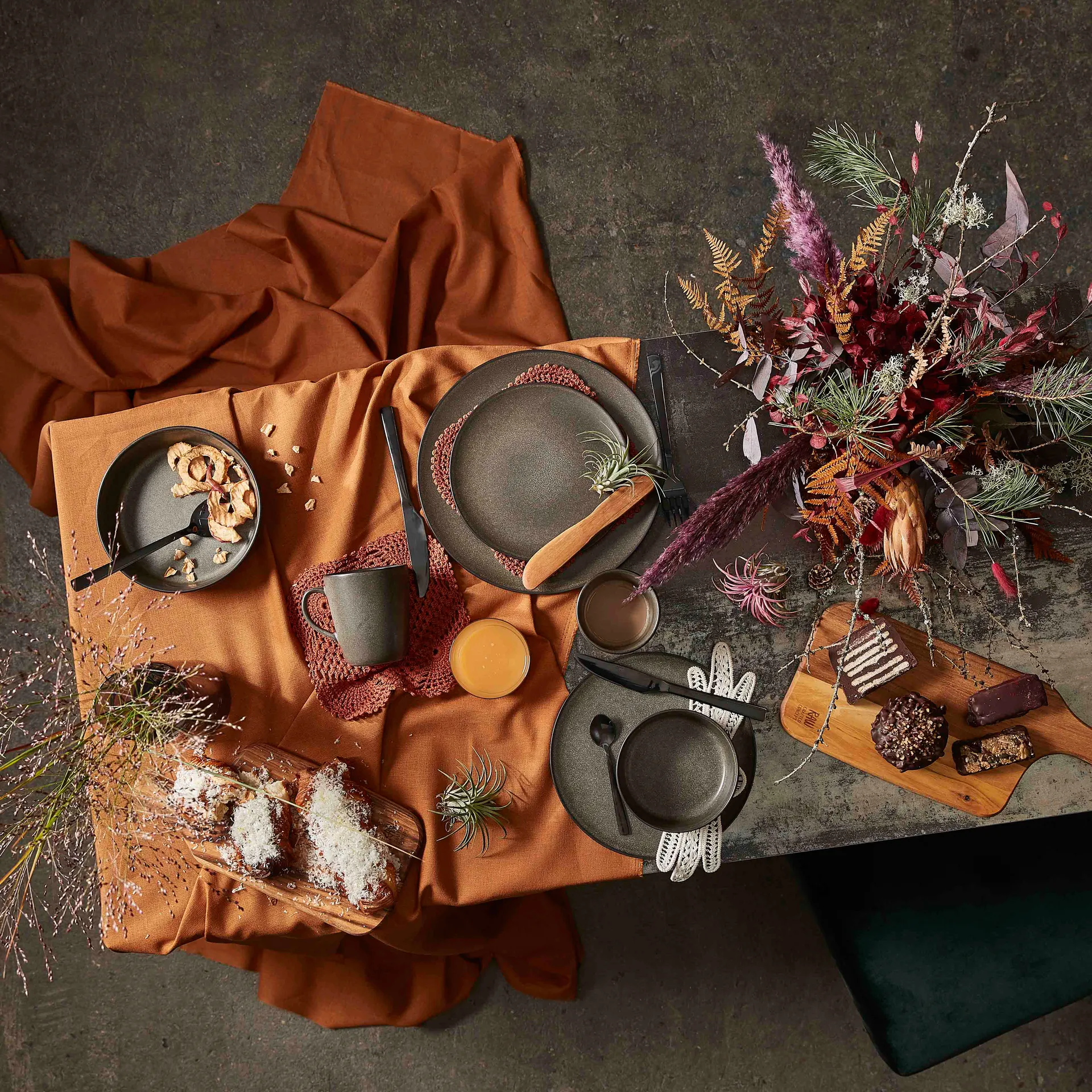 Raw 盘子 Ø20 cm, Forest 棕色 Aida