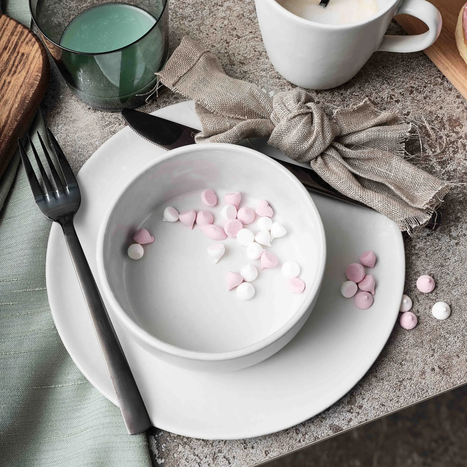 Raw 盘子 Ø23 cm, Arctic 白色 Aida