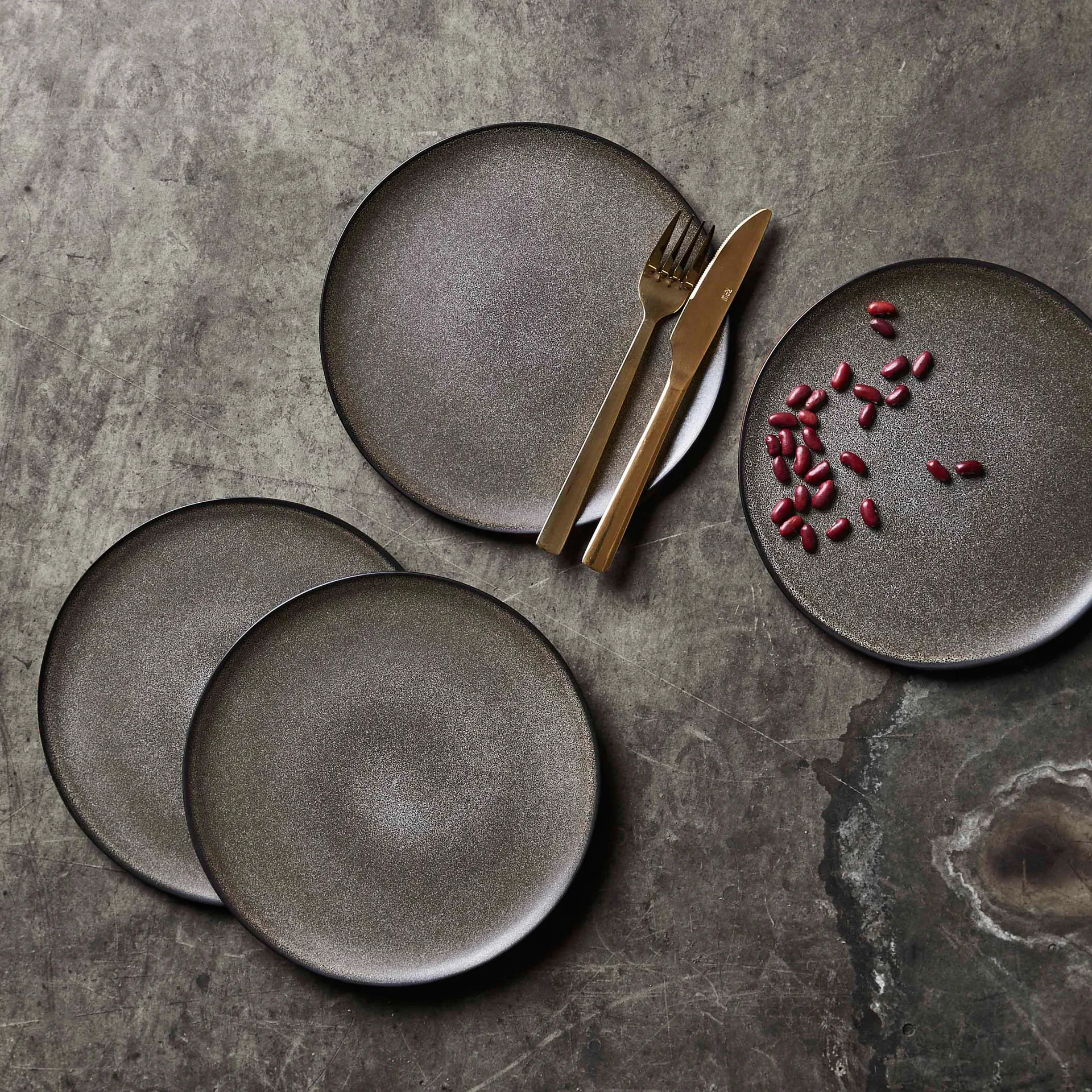 Raw 盘子 Ø23 cm, Forest 棕色 Aida