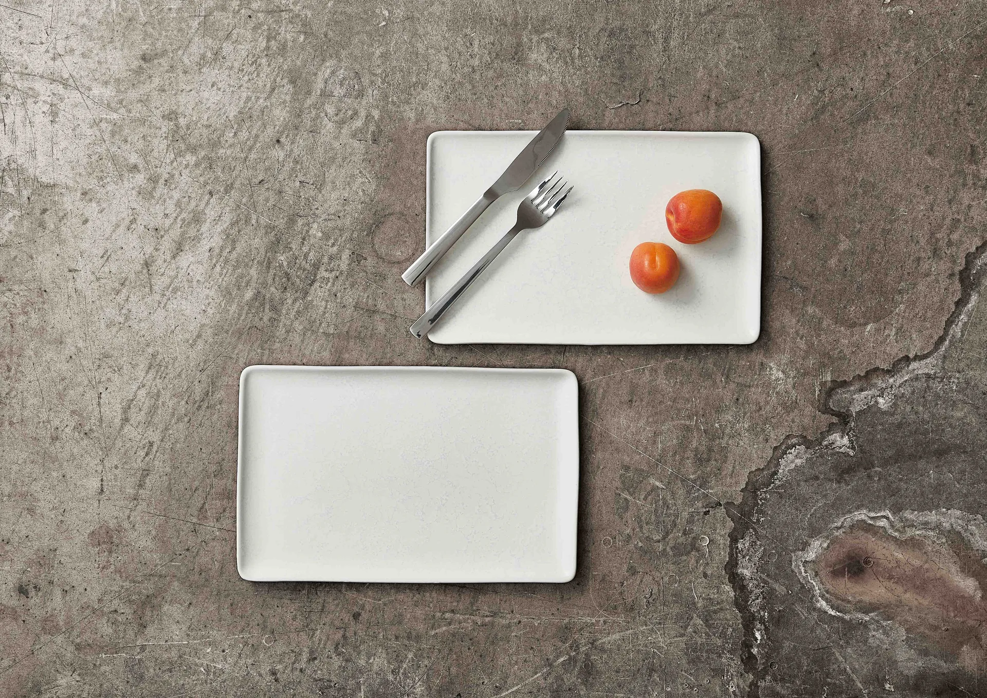 Raw 盘子 31.5x20 cm, Arctic 白色 Aida