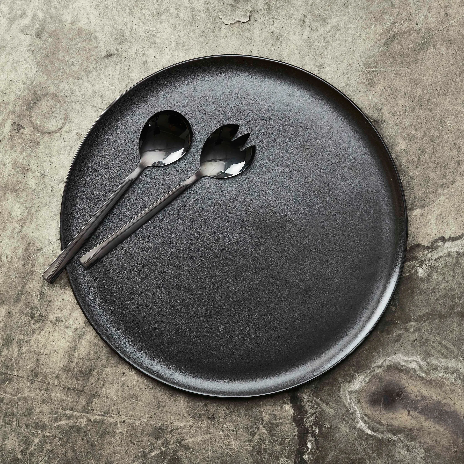 Raw 餐用碟子 Ø42cm, 钛黑色 Aida