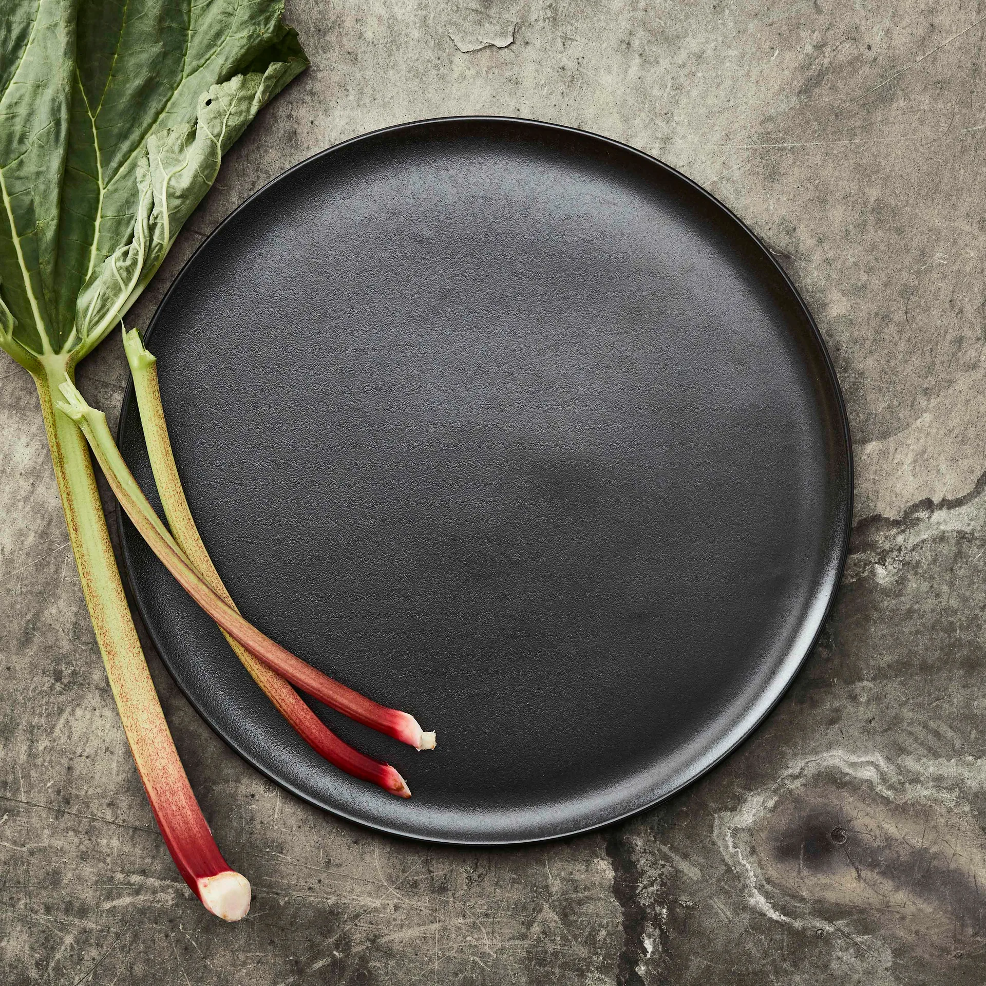 Raw serving 碟 Ø 42 cm, Titanium 黑色 Aida