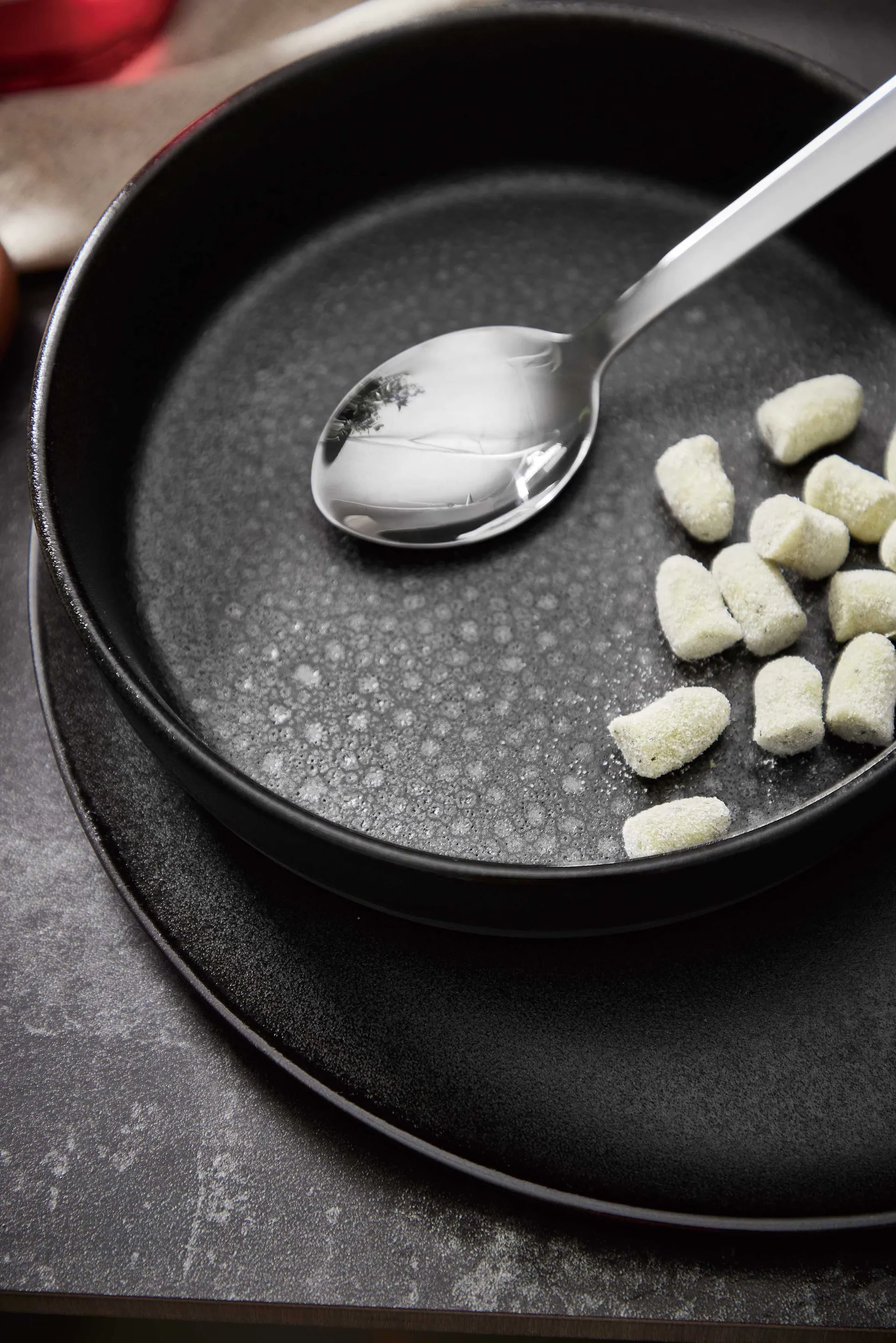 Raw soup 盘子 Ø19,4 cm, Titanium 黑色 Aida