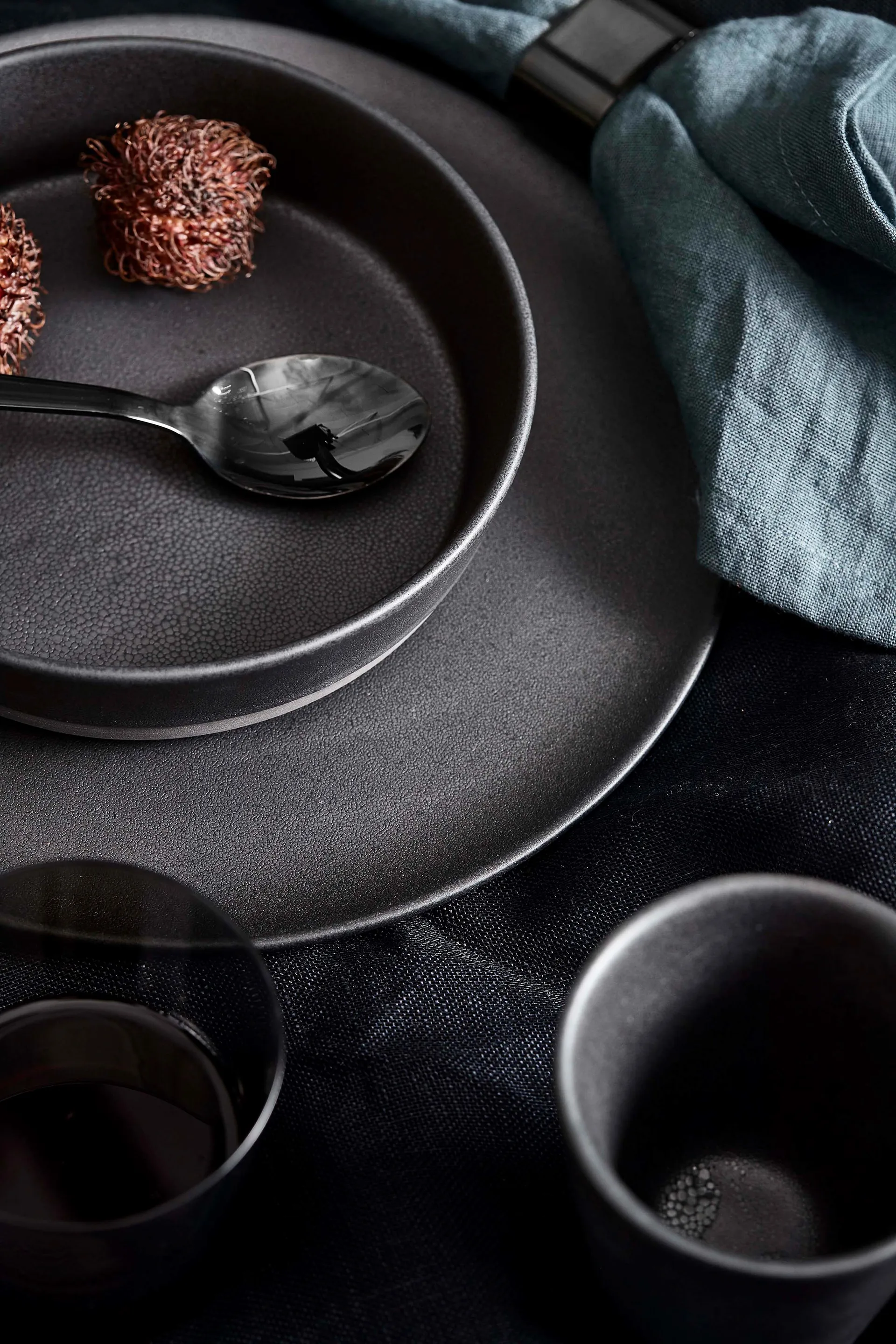 Raw soup 盘子 Ø19,4 cm, Titanium 黑色 Aida