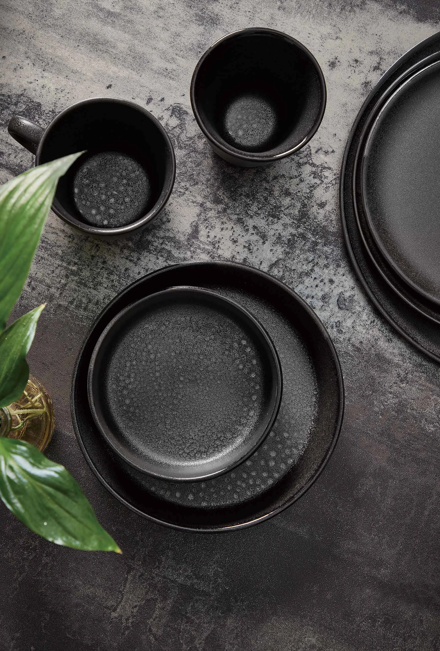 Raw soup 盘子 Ø19,4 cm, Titanium 黑色 Aida