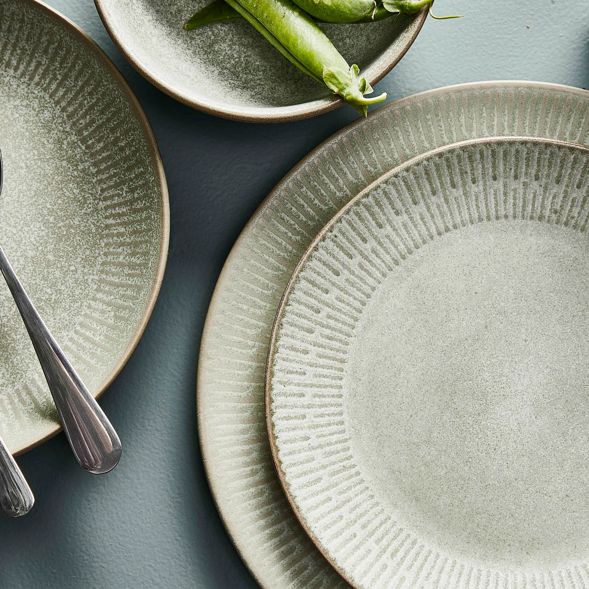 Relief 盘子 22 cm, 绿色 Aida