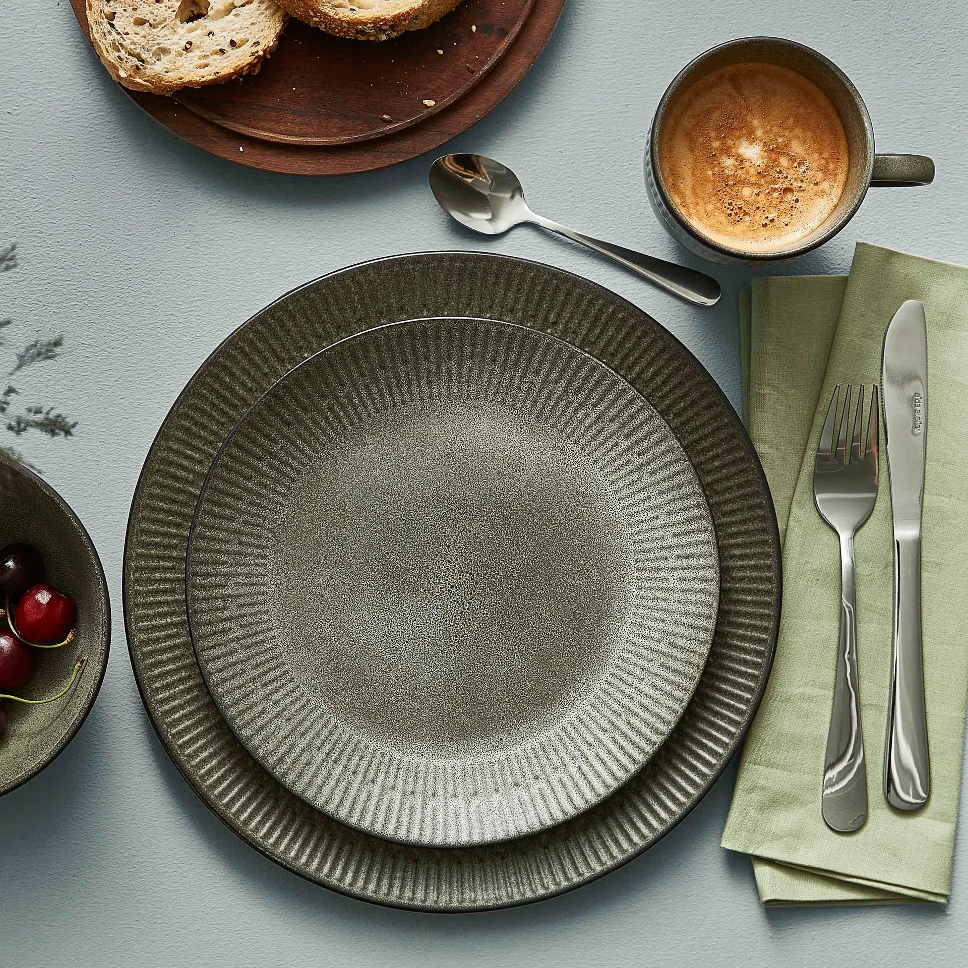 Relief 盘子 22 cm, 灰色 Aida