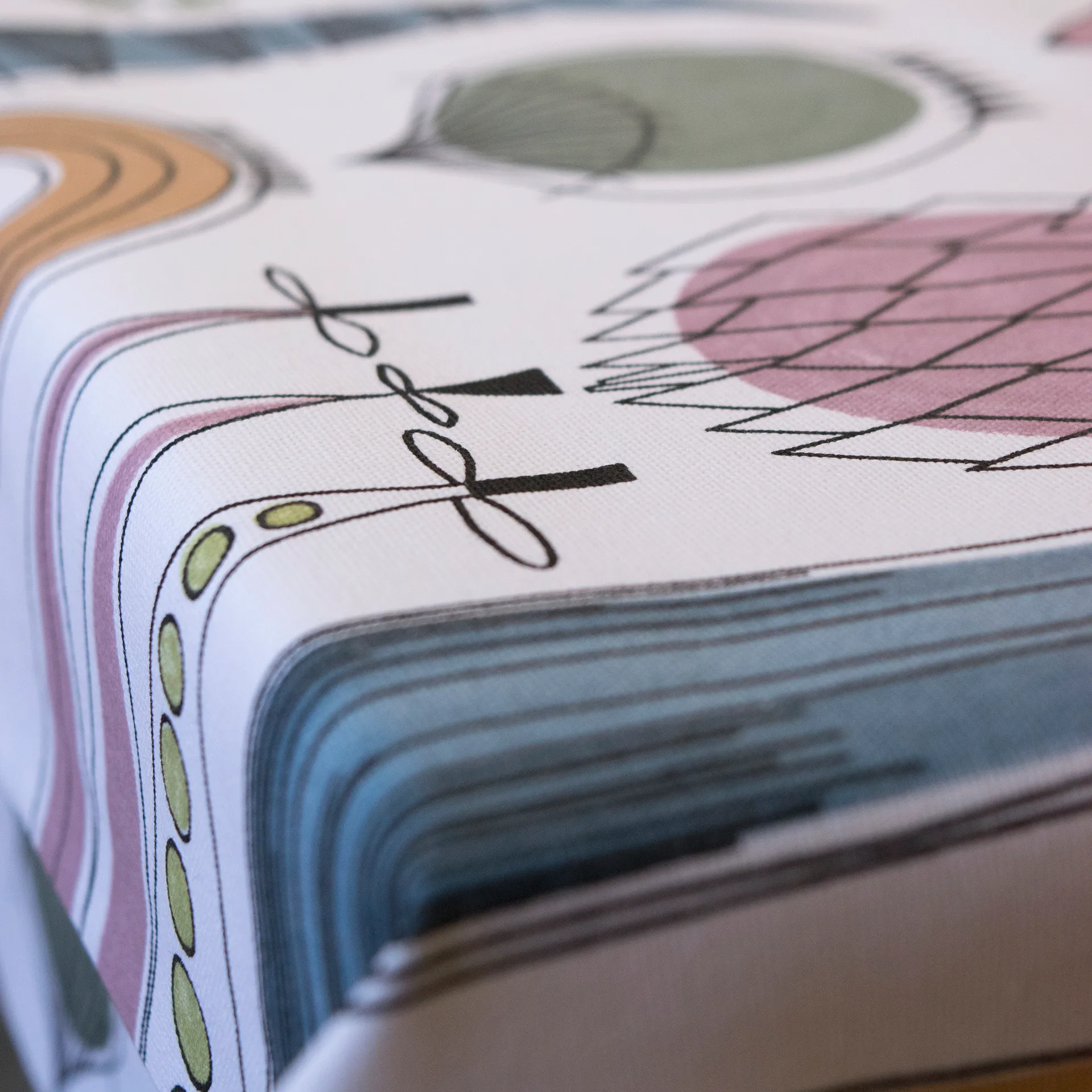 Picknick oilcloth, 蓝色-粉色 Almedahls