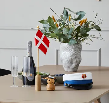 Celebrating Denmark flag 40 cm - Oak-brass - Andersen Furniture