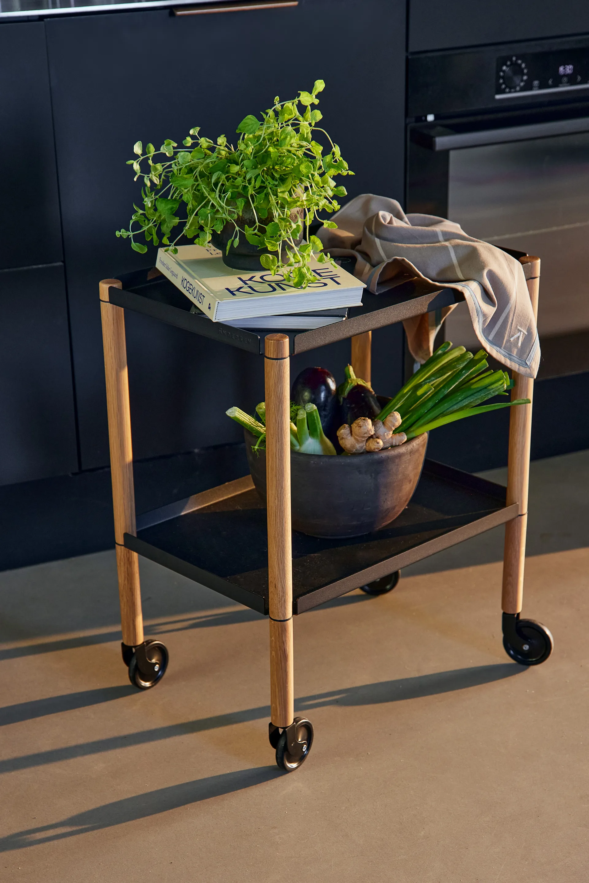 Connect 桌子, 油面橡木_黑色金属 Andersen Furniture