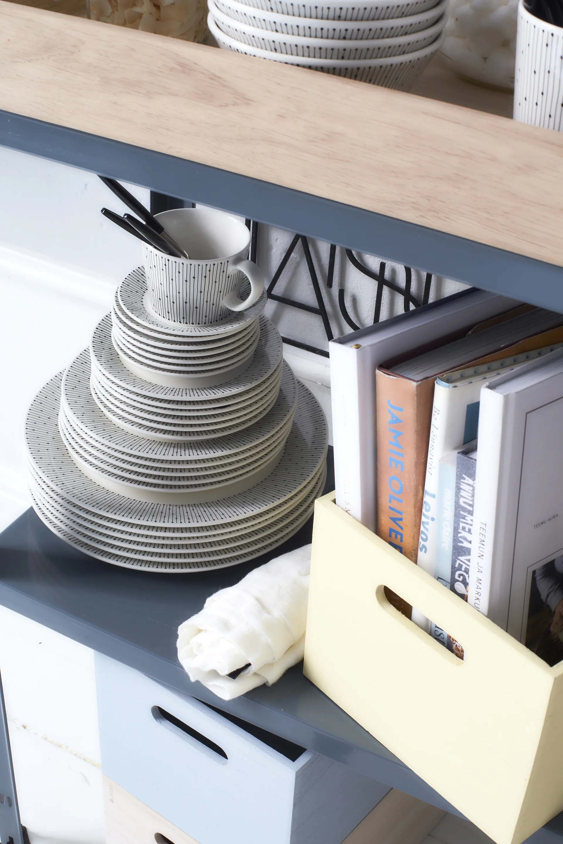 Mainio Sarastus 盘子 Ø19 cm, 黑色图案-白色底 Arabia