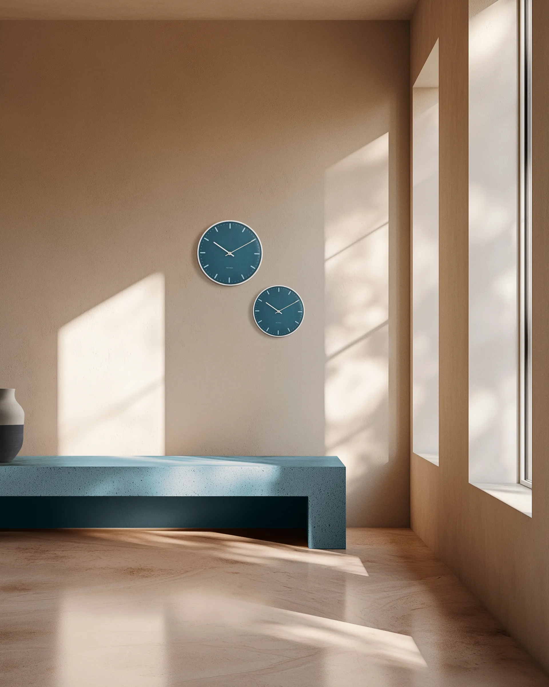 Arne Jacobsen City Hall, 蓝色, Ø21 cm Arne Jacobsen Clocks