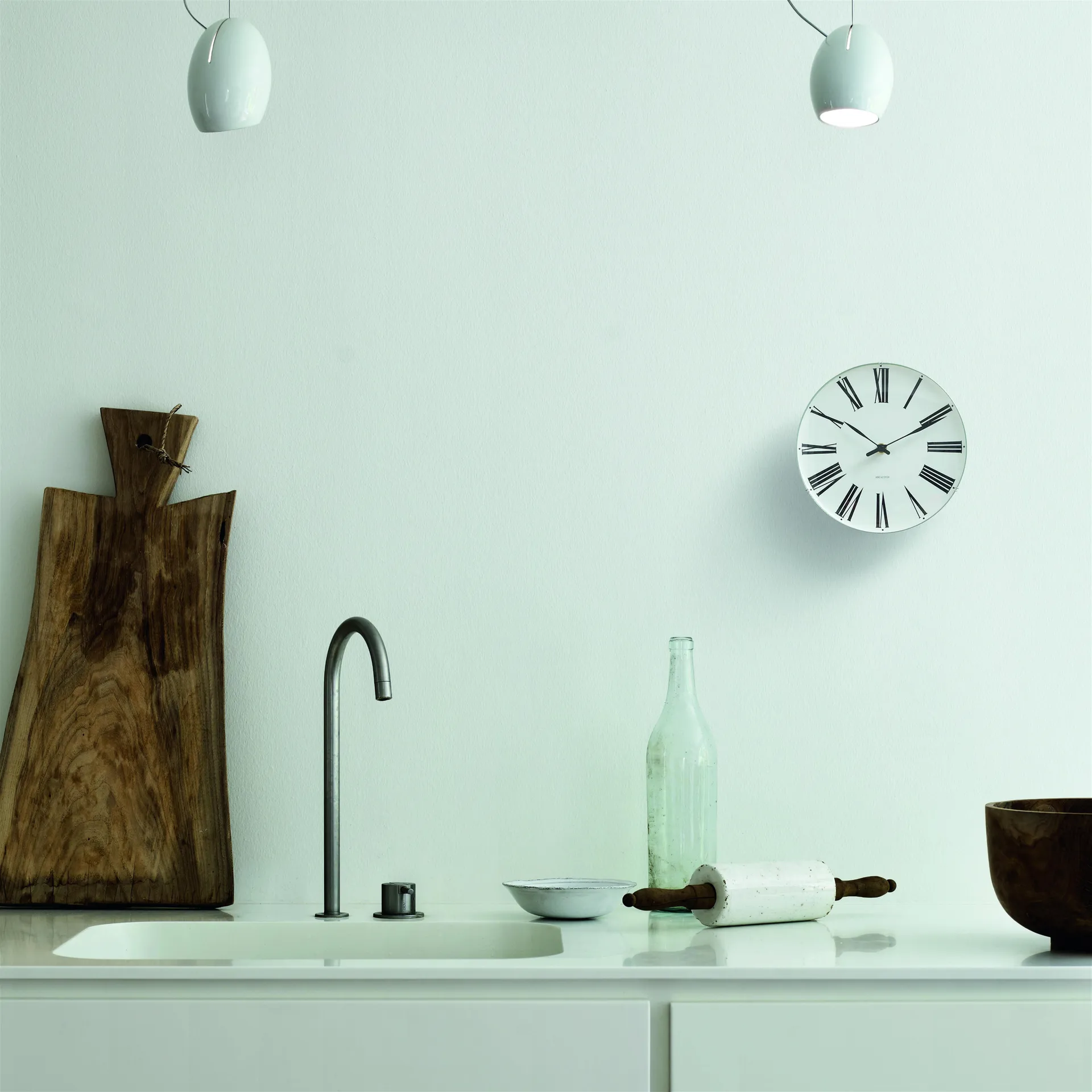 Arne Jacobsen Roman挂墙钟, 直径16cm Arne Jacobsen Clocks