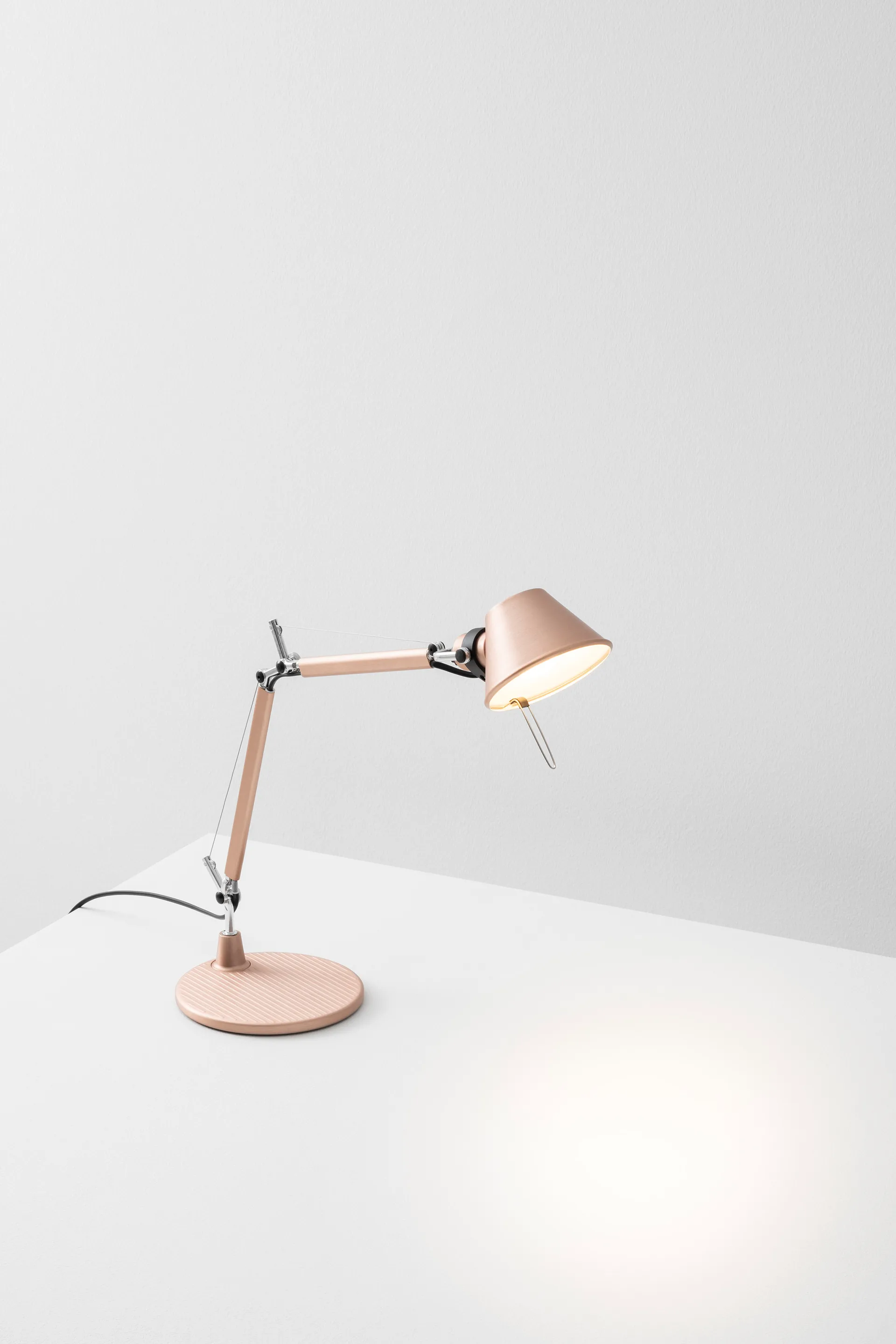 Tolomeo Micro 特别版本 台灯, 红铜 Artemide
