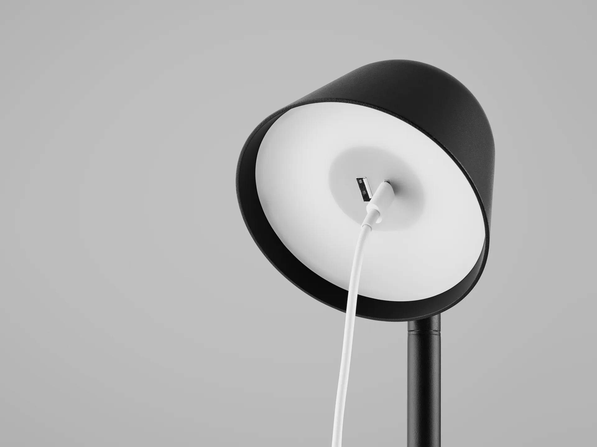 Charge 台灯 57.3 cm, 黑色 Ateljé Lyktan