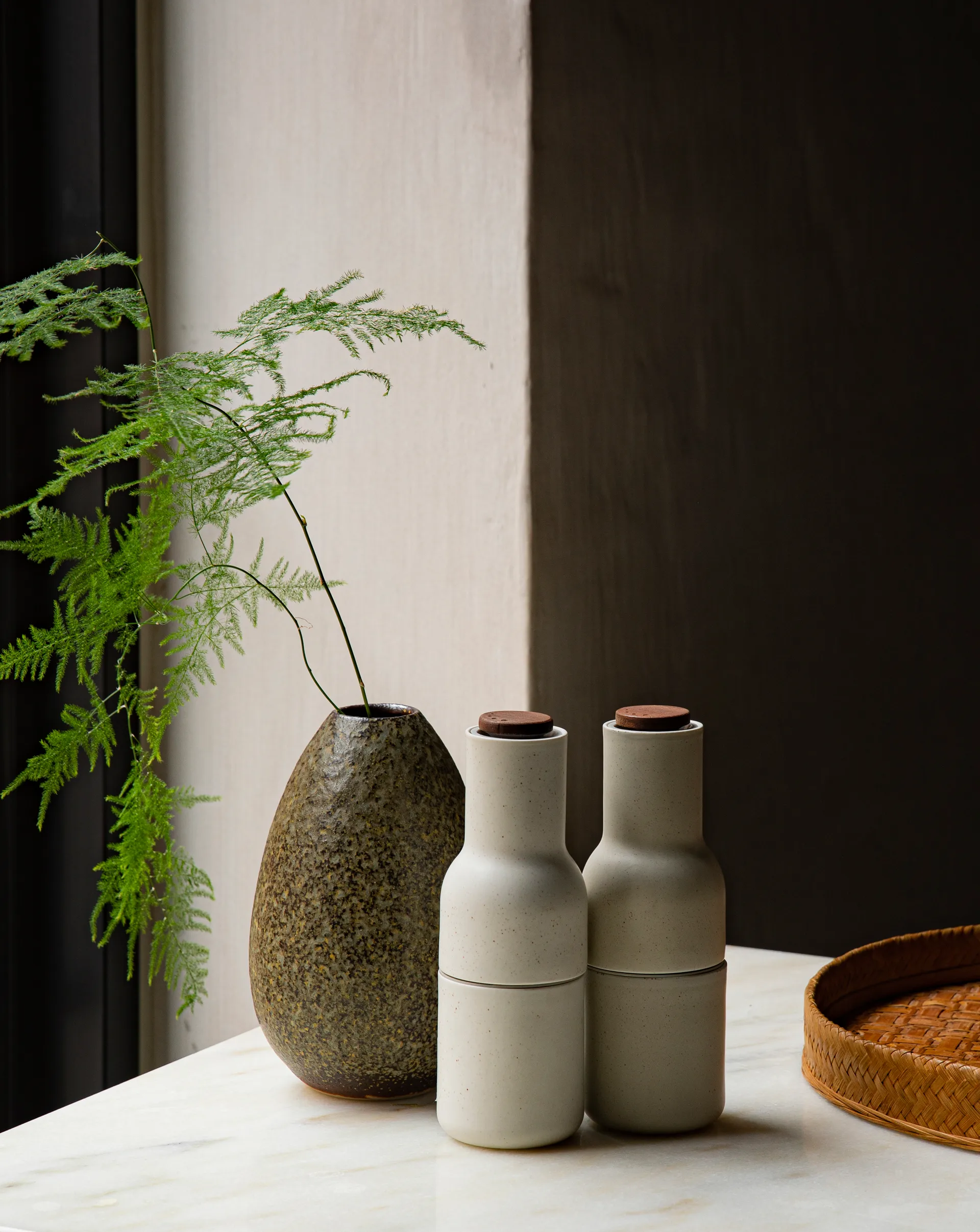 Bottle Grinder 调料研磨瓶两件套装, 绿色-米色 (胡桃木盖子) Audo Copenhagen