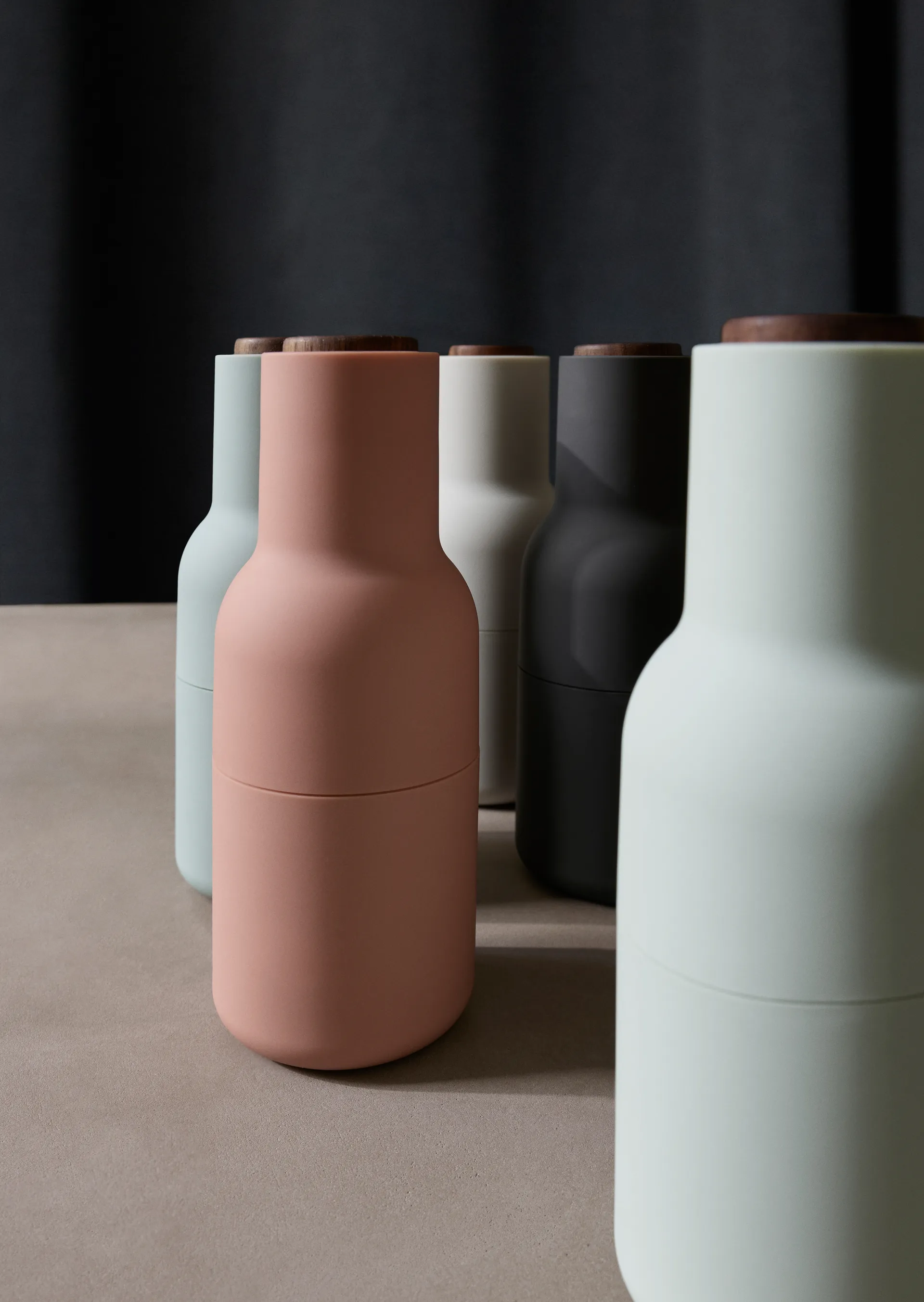 Bottle Grinder 香料研磨器 2个装, 裸色系_胡桃木盖 Audo Copenhagen