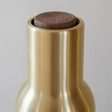 Bottle Grinder 金属香料研磨器 2个装 - 拉丝黄铜_胡桃木盖 - Audo Copenhagen