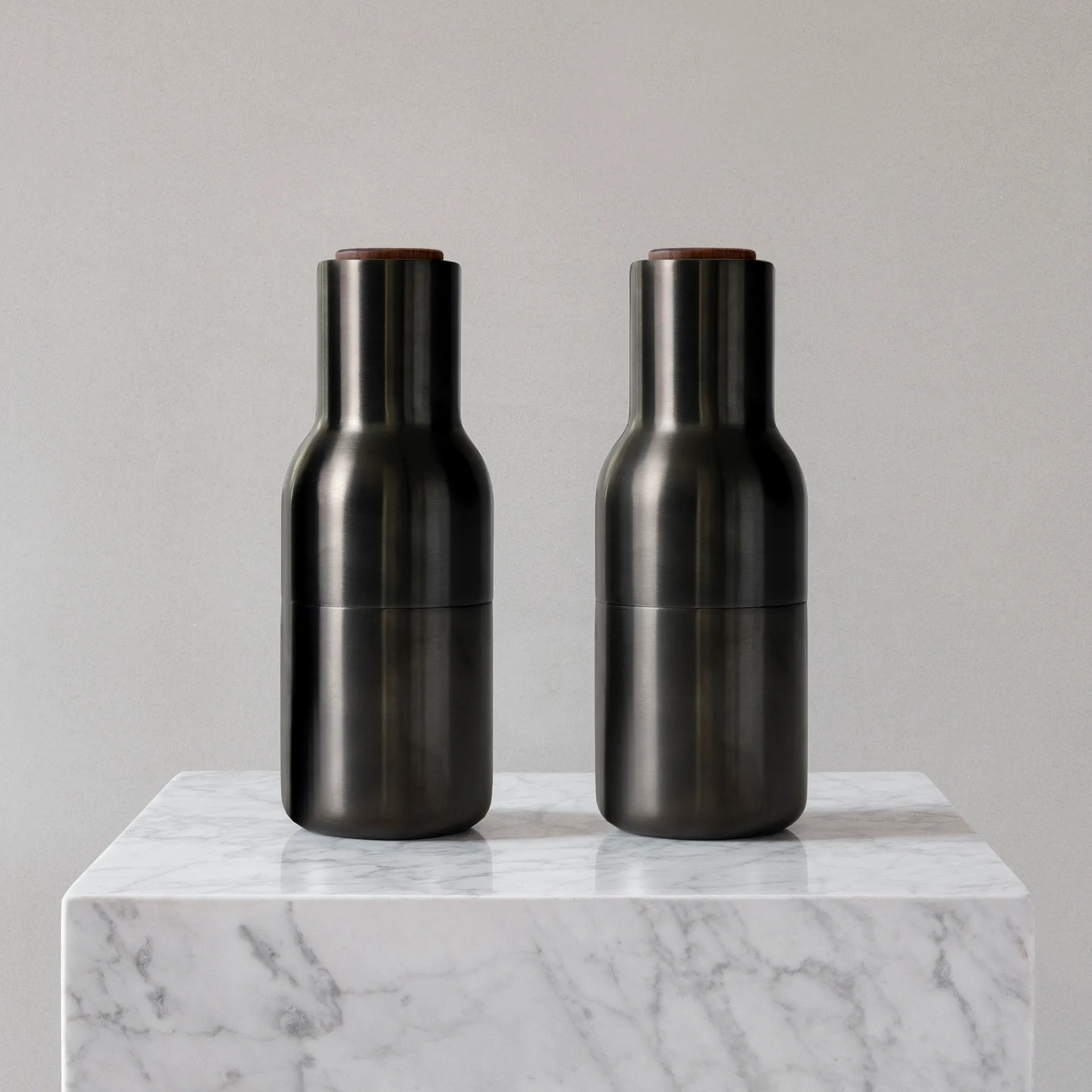 Bottle Grinder 金属香料研磨器 2个装, 古铜色黄铜_胡桃木盖 Audo Copenhagen