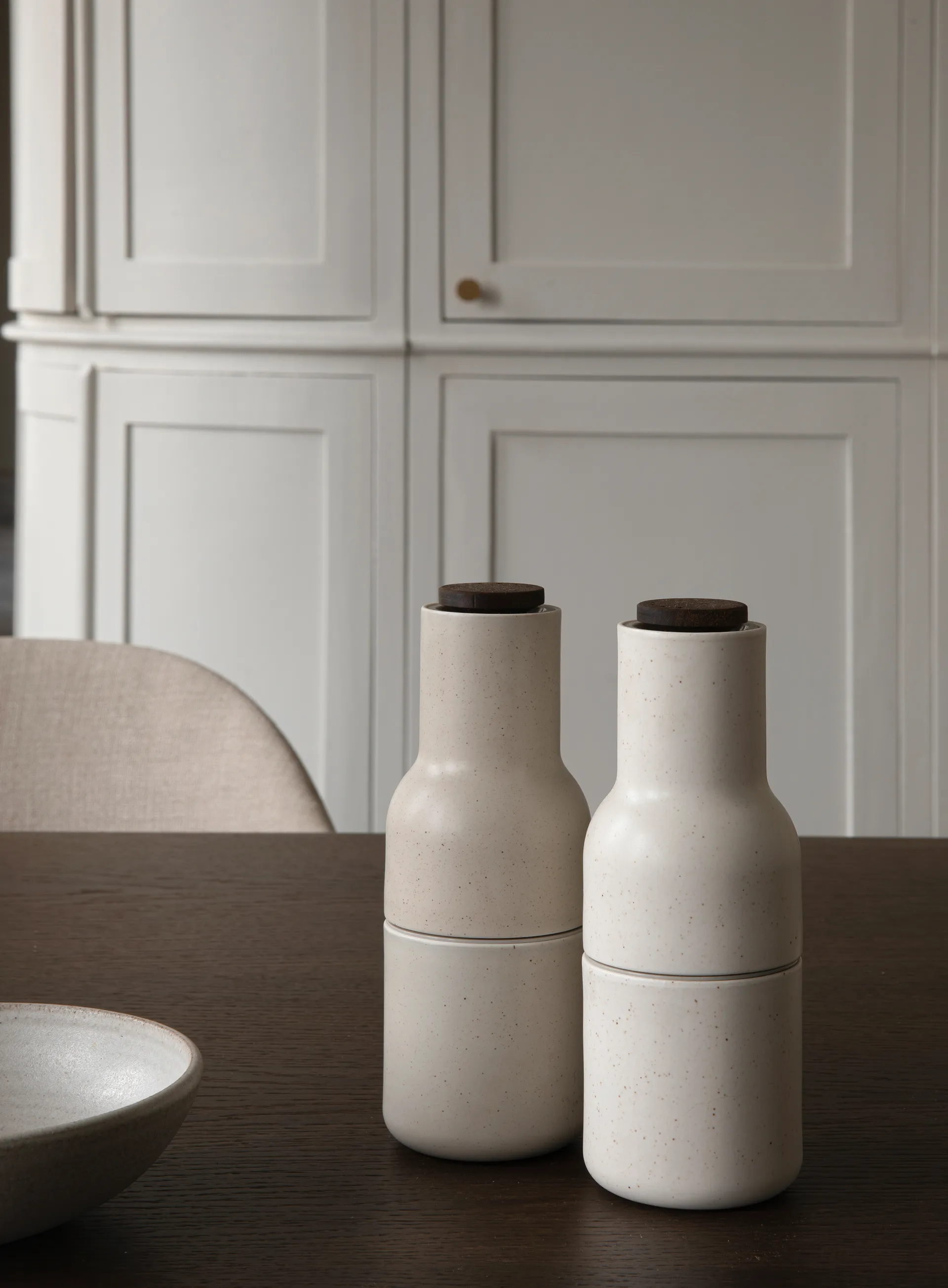Bottle Grinder 陶瓷香料研磨器2件装, 沙色_胡桃木盖 Audo Copenhagen