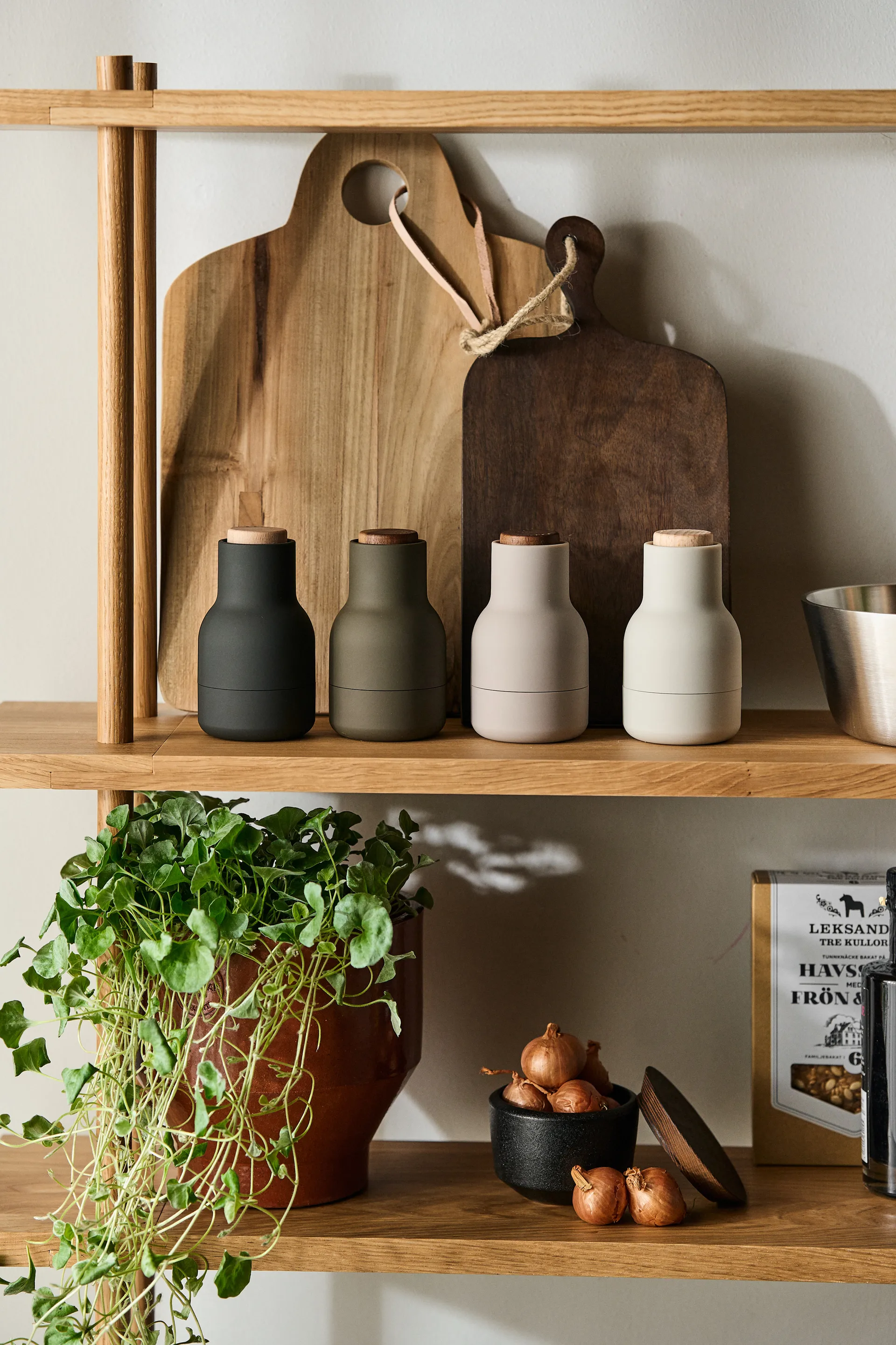 Bottle Grinder 香料研磨器 小型 2件装, 白蜡木_碳色_山毛榉木 Audo Copenhagen