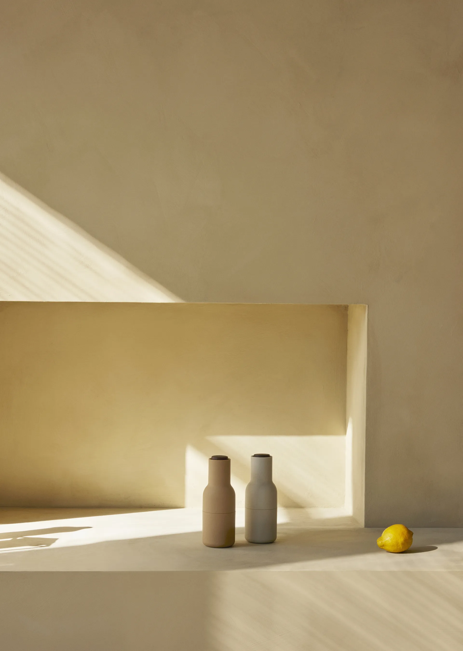 Bottle Grinder 调料研磨瓶两件套装, 大麦色(胡桃木盖子) Audo Copenhagen