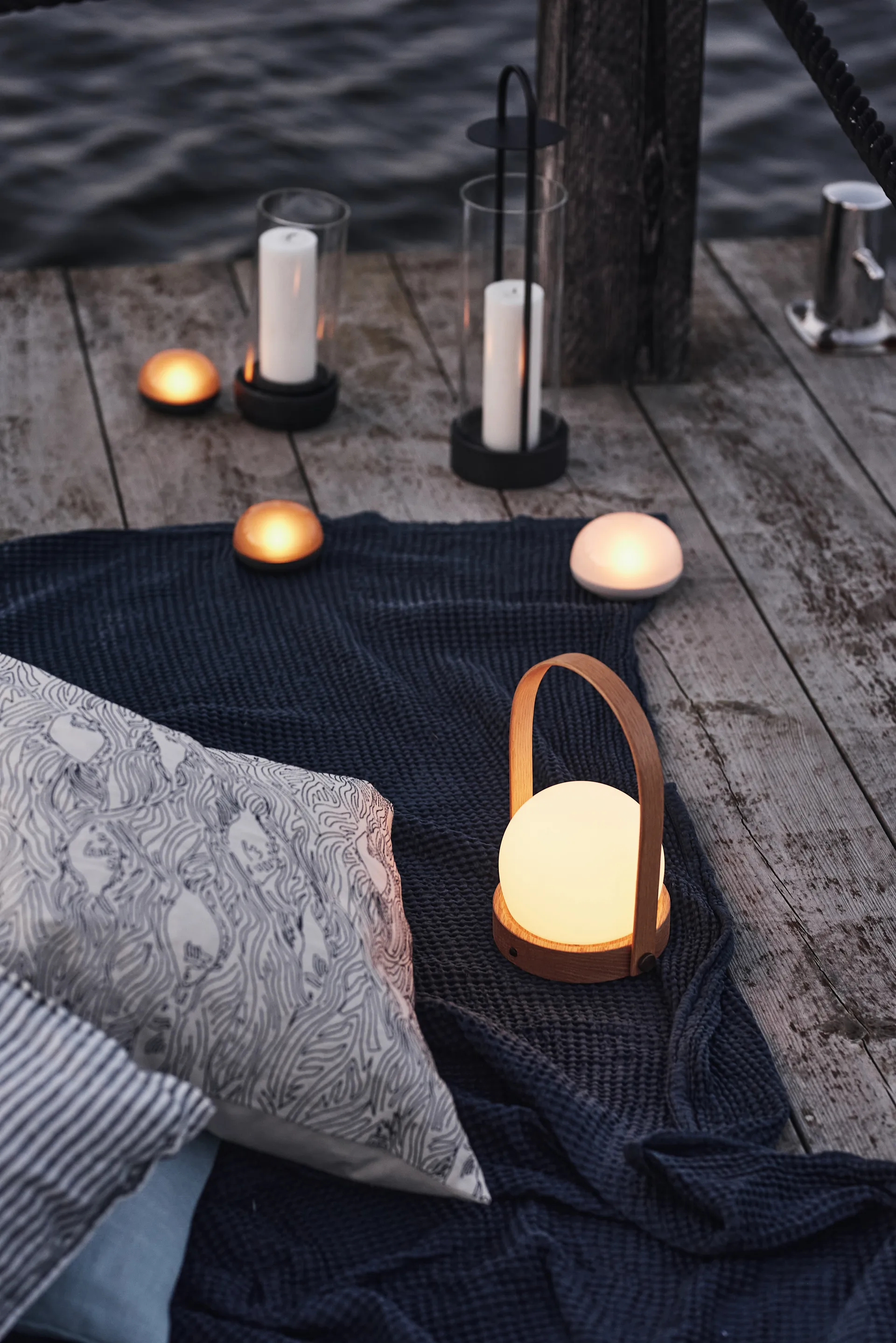 Carrie 台灯限量版, 自然橡木色 Audo Copenhagen