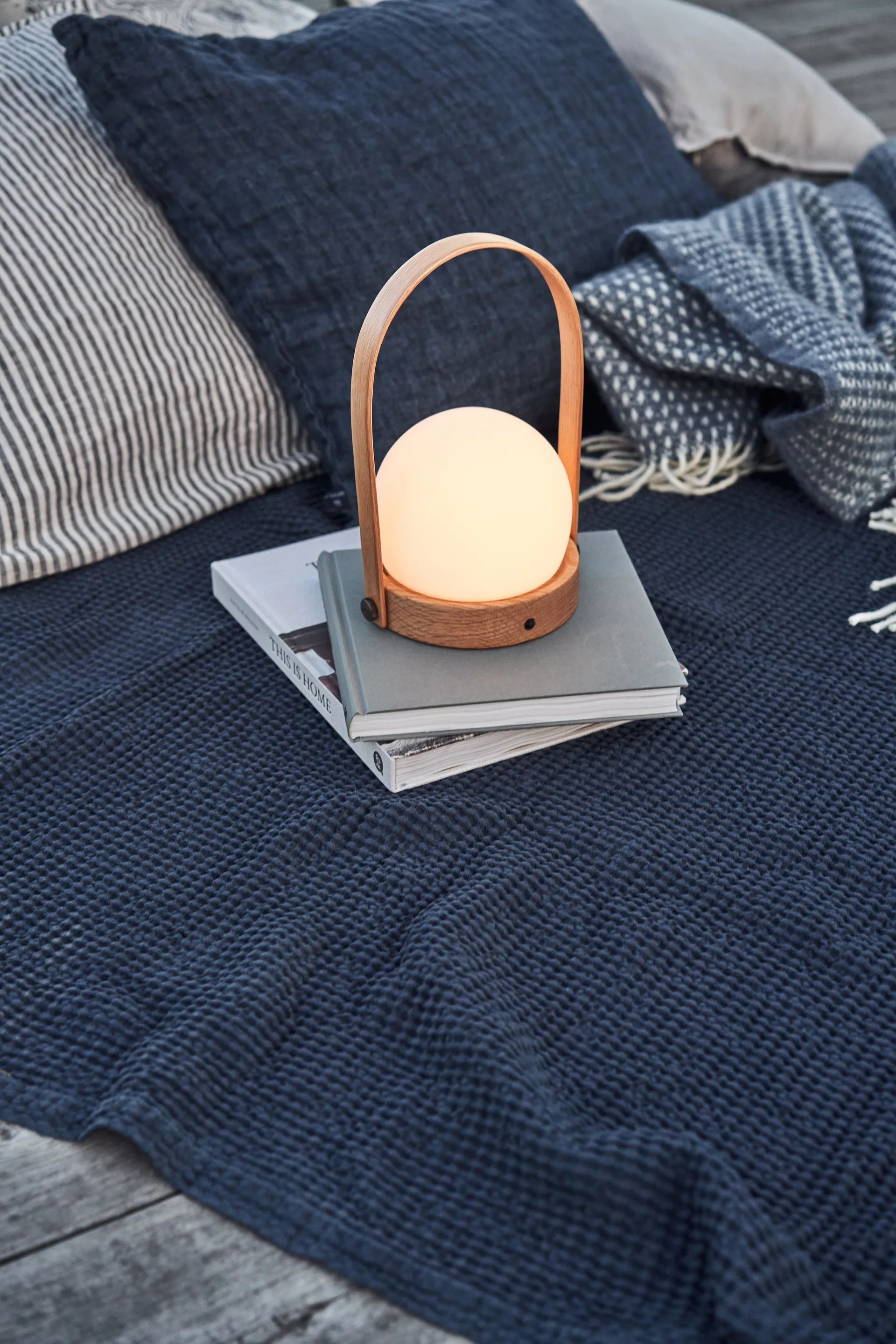 Carrie 台灯限量版, 自然橡木色 Audo Copenhagen