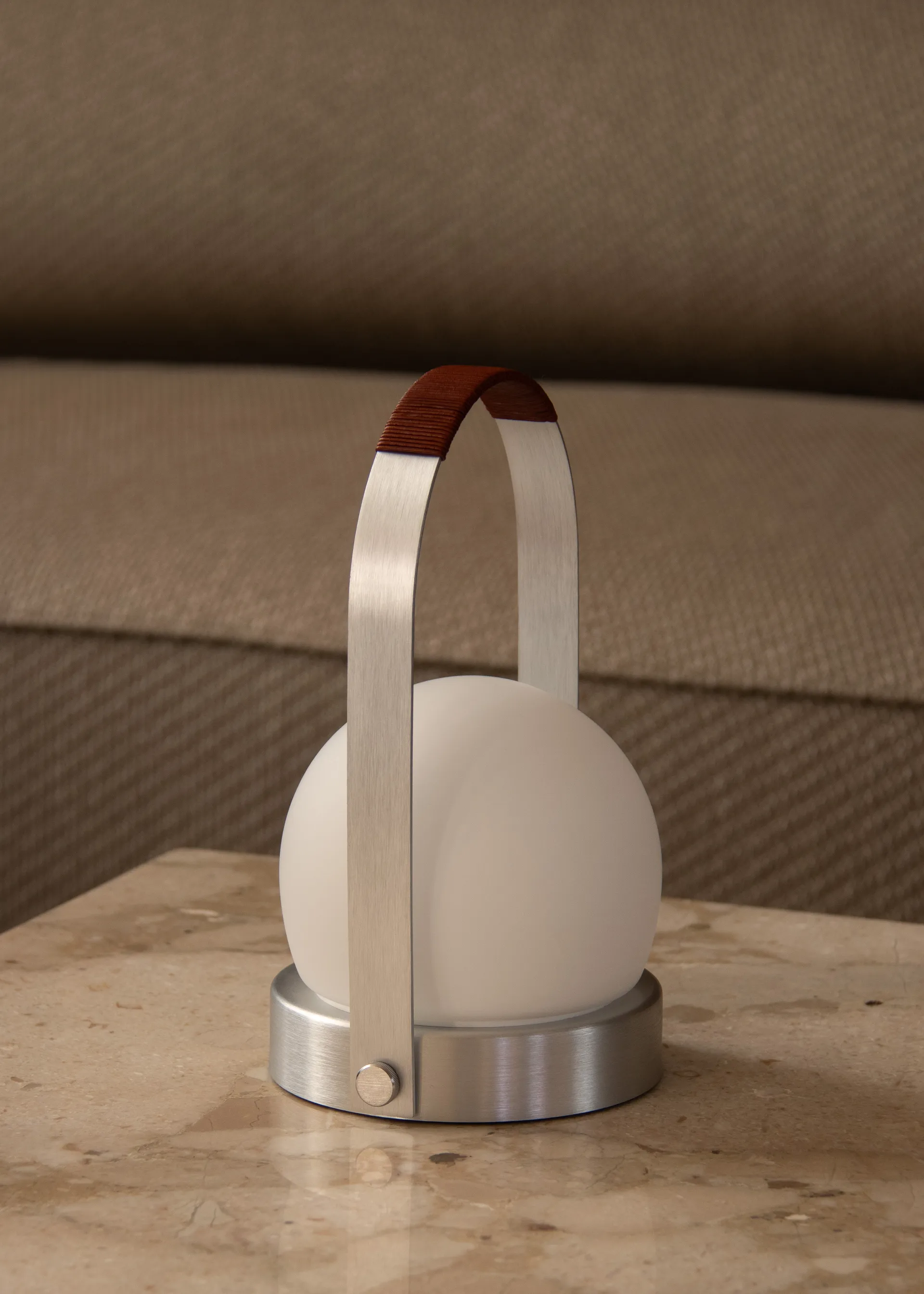 Carrie 便携式台灯, 拉丝铝色 Audo Copenhagen