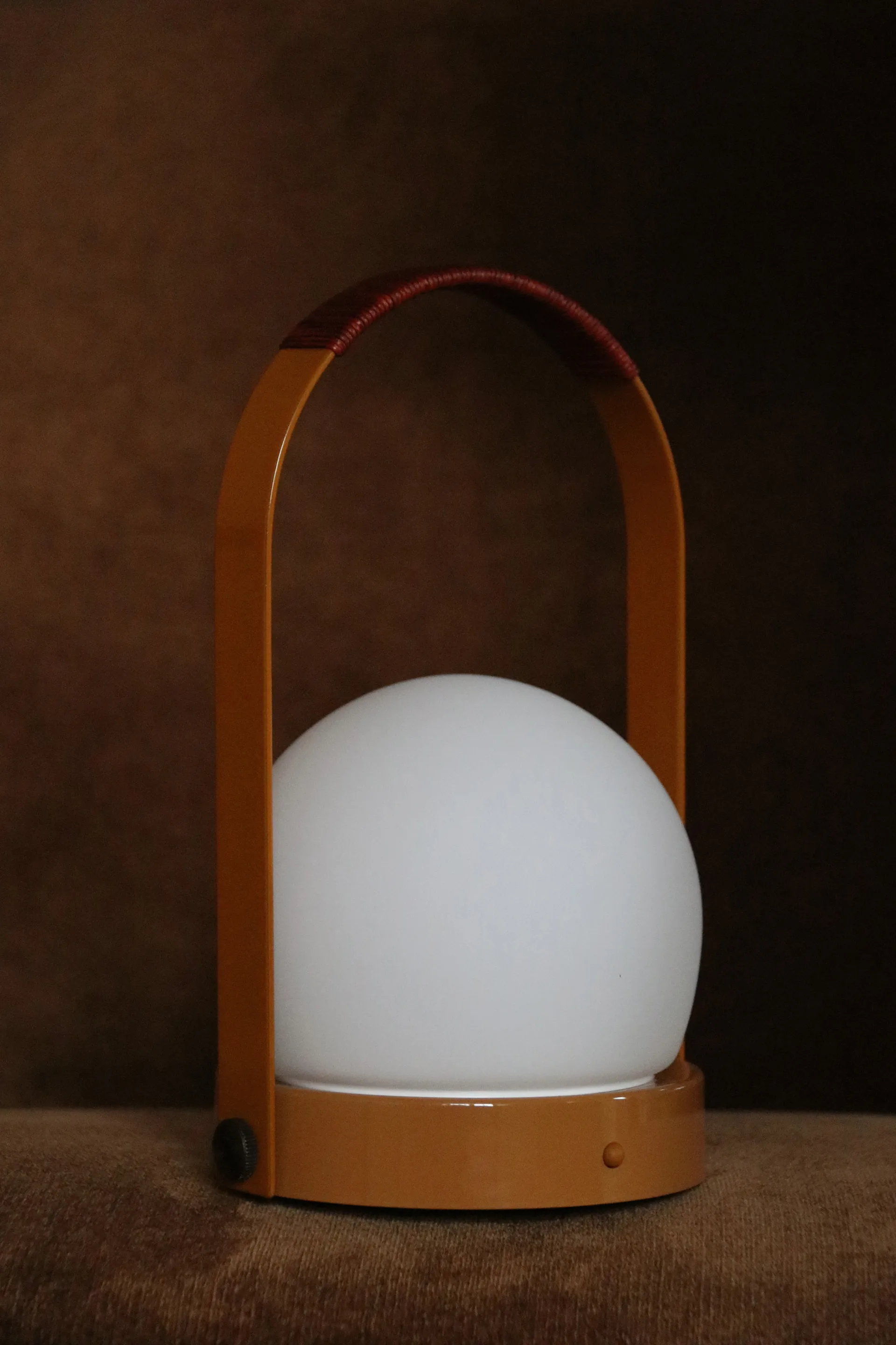 Carrie 便携式台灯, 金棕色 Audo Copenhagen