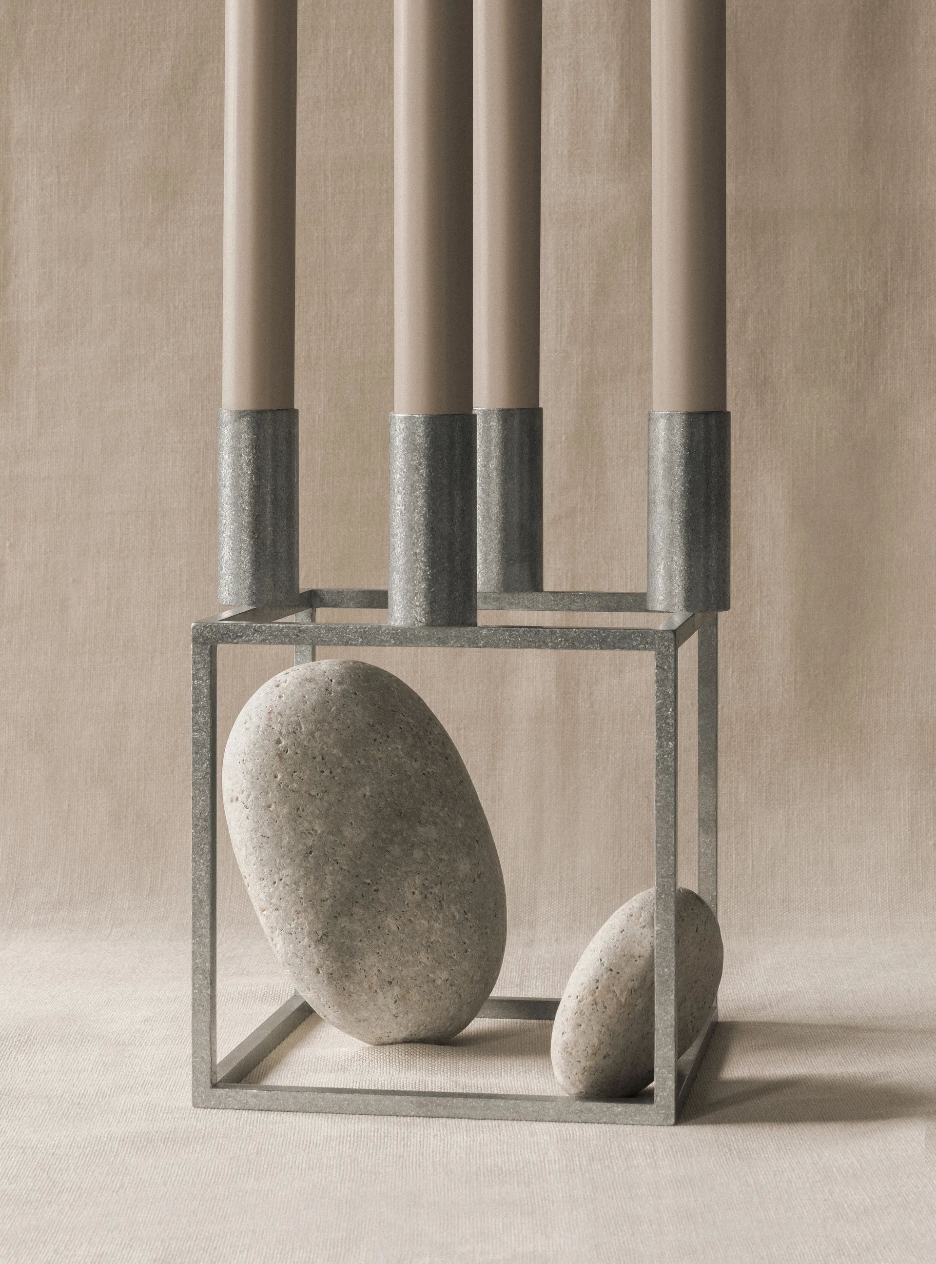 Kubus 4 烛台, 锌色 Audo Copenhagen