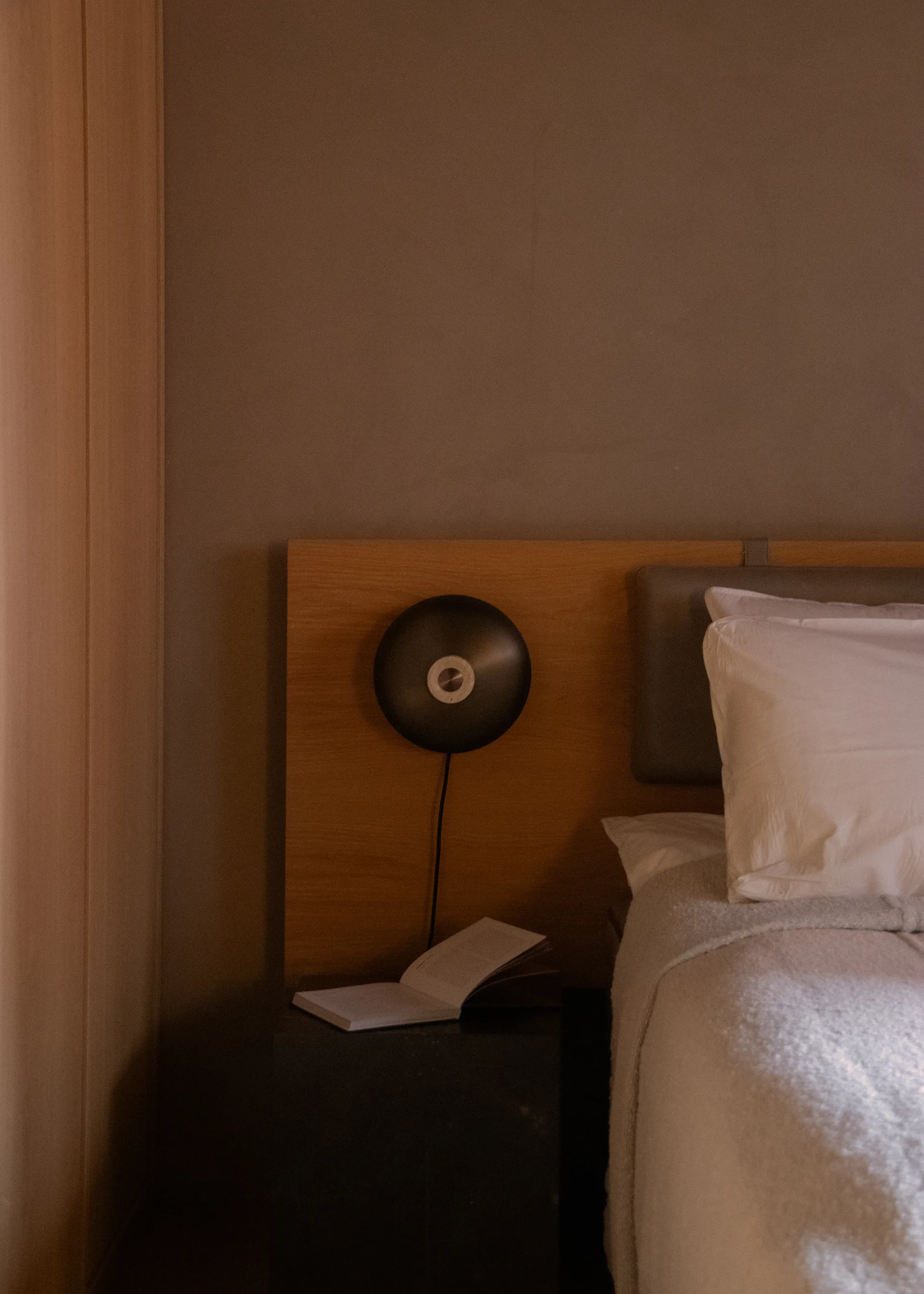 Reverse 壁灯, 青铜色 aluminium Audo Copenhagen