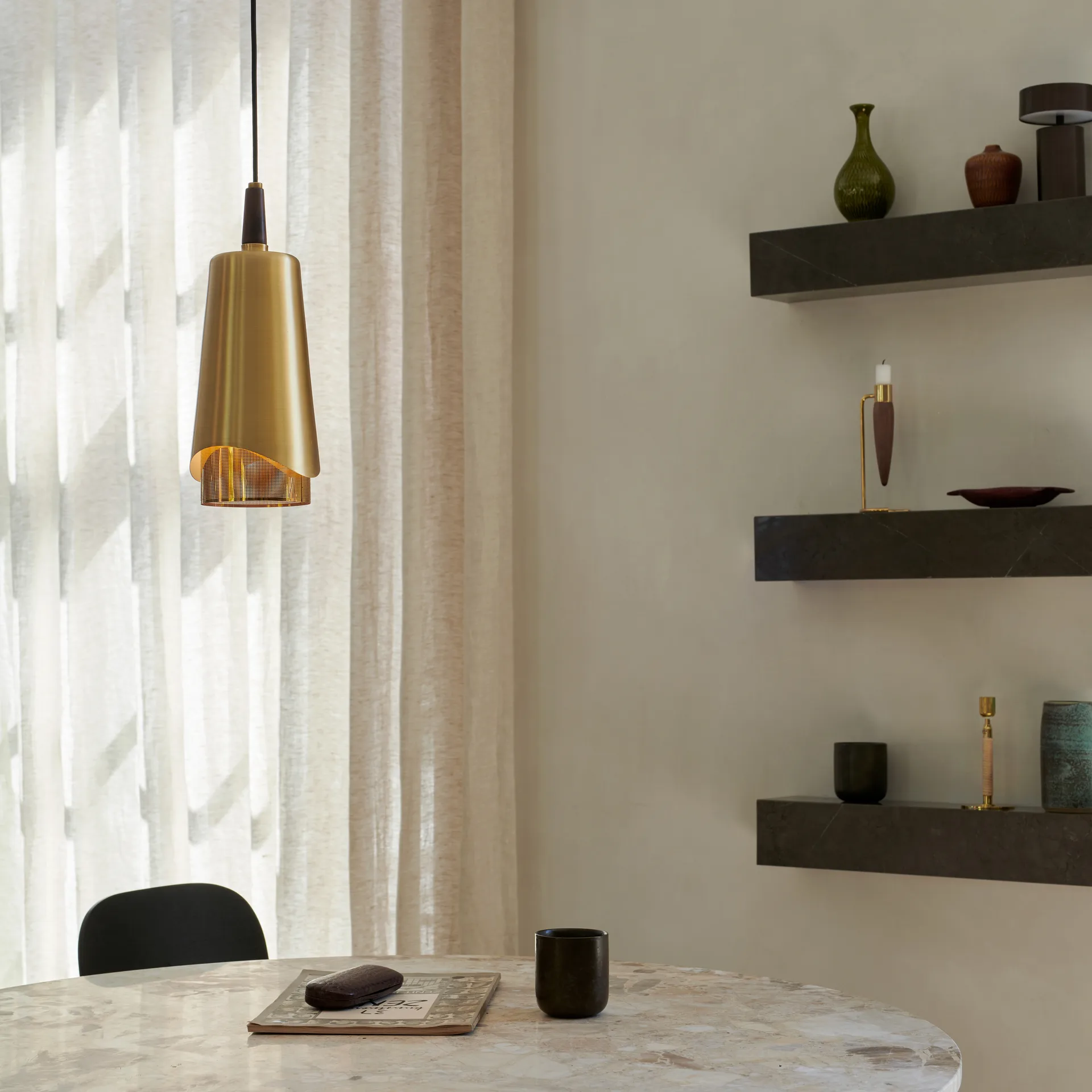 Umanoff 吊灯, 抛光黄铜色-胡桃木 Audo Copenhagen