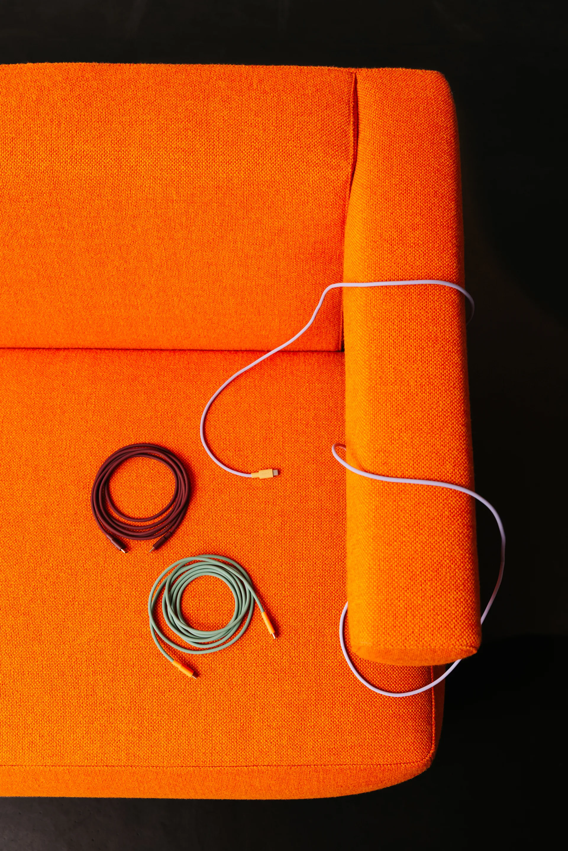 AVOLT x Bauhaus-Archiv Cable 1 USB C to USB C, Mulberry 红色 Avolt