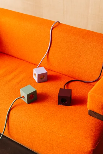 AVOLT x Bauhaus-Archiv Square 1 power strip USB-C - Mulberry 红色 - Avolt