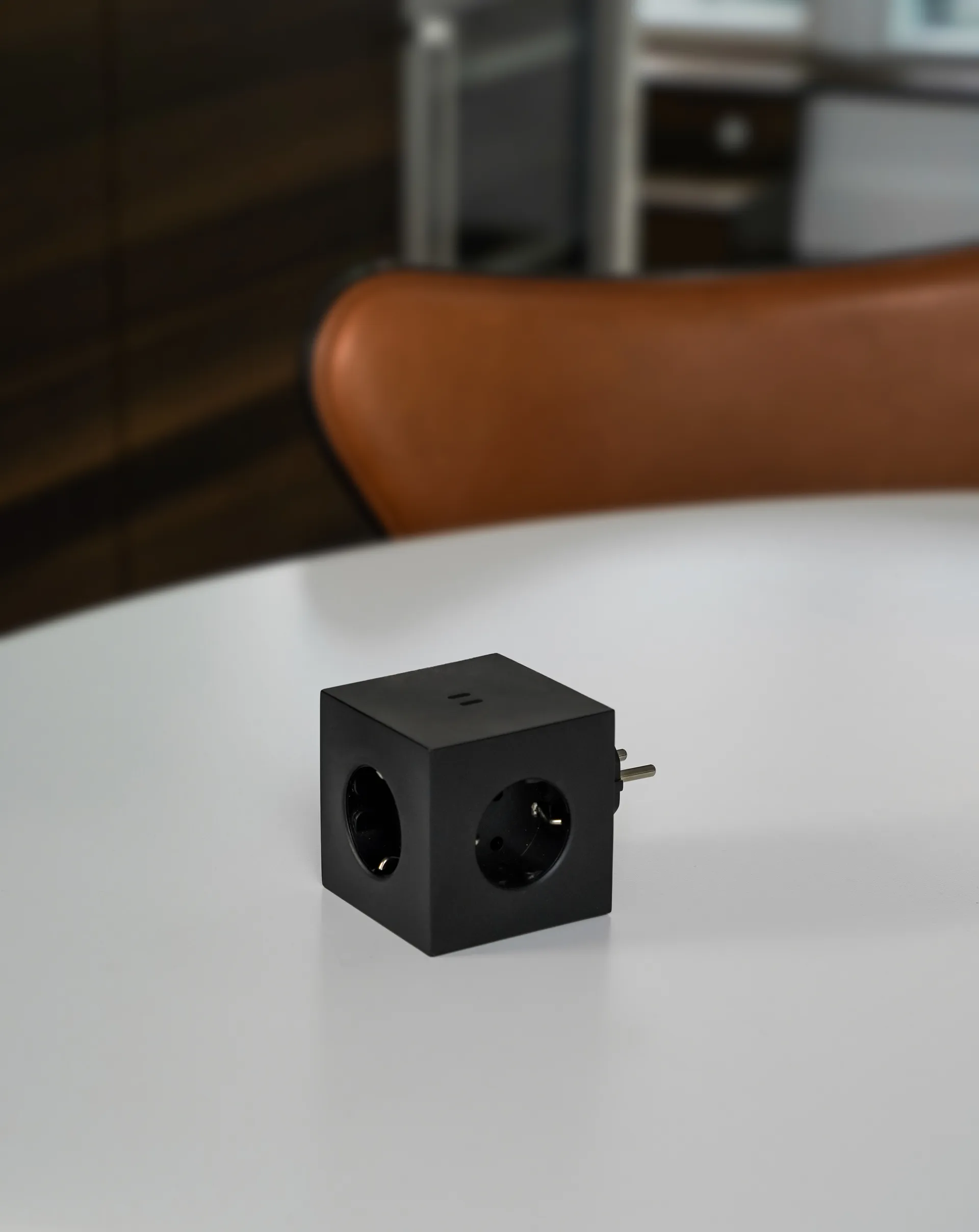 Square 2 outlet, Stockholm Black Avolt