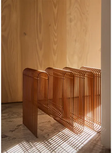 Curva newspaper stand - Amber - AYTM