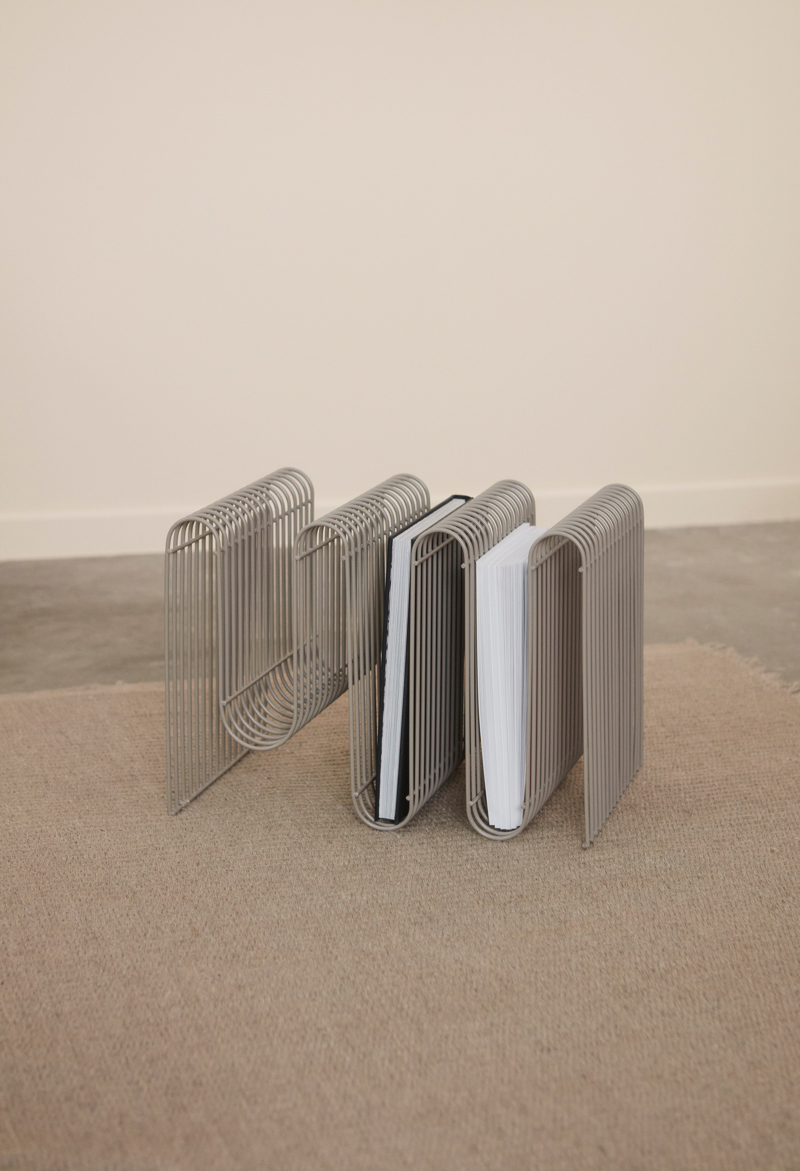 Curva ニュースペパースタンド p_28729-02-02-ddb72bbed5.jpg