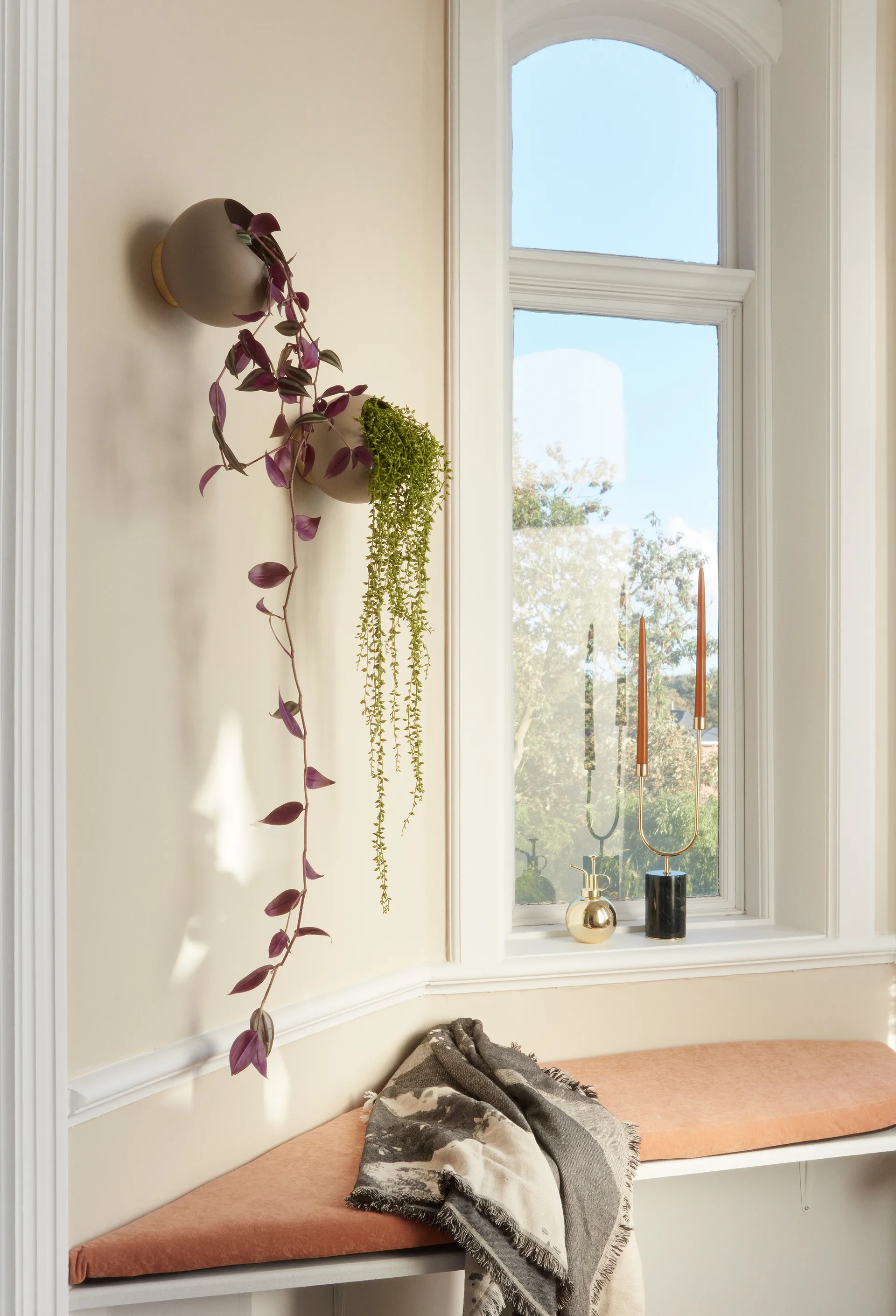 Globe 花盆 wall Ø21 cm, 灰褐色（Taupe） AYTM