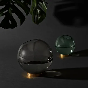 Globe 大号花瓶 - 黑色_黄铜 - AYTM