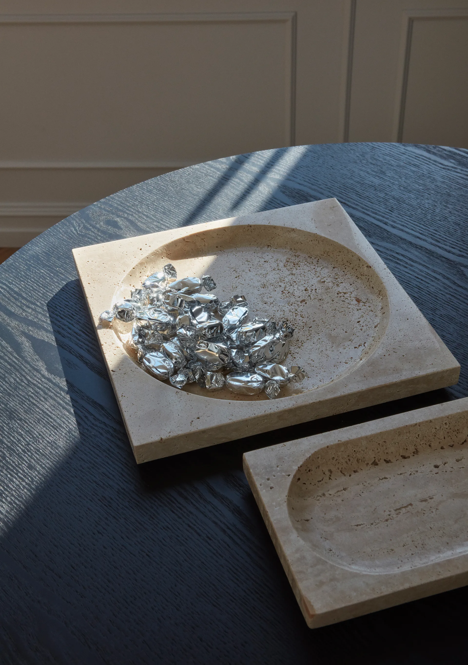 Regina 碟 travertine, 30x30 cm AYTM