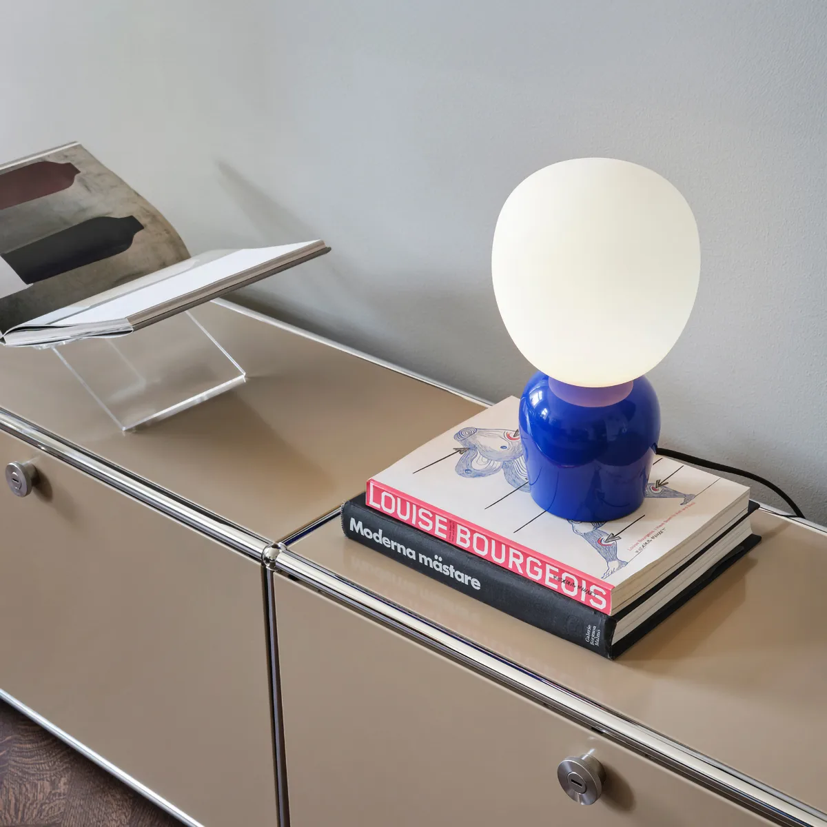 Buddy 蛋白玻璃台灯, 群青蓝色 Belid