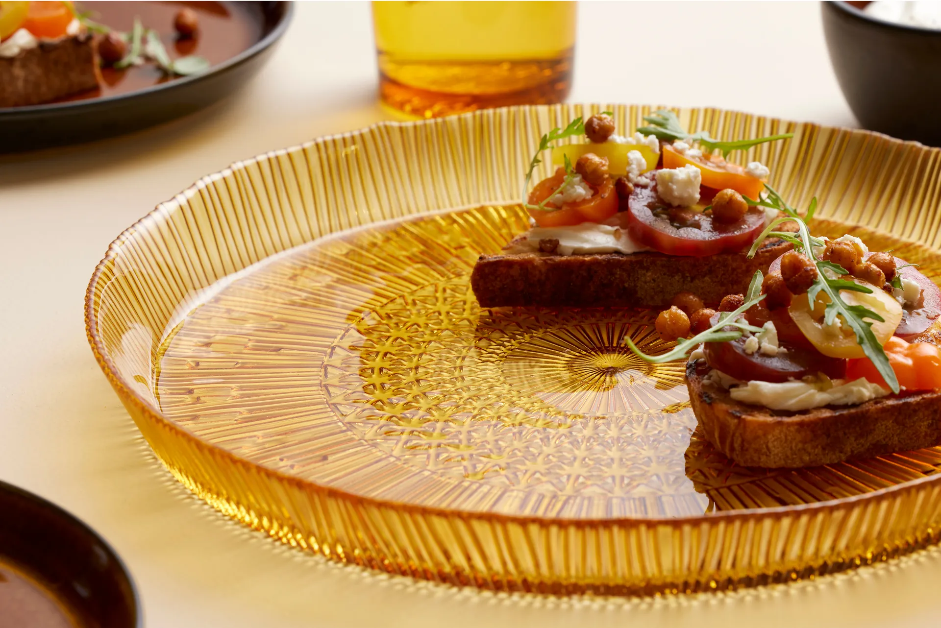 Kusintha servering 碟子 round Ø30 cm, 琥珀色 Bitz