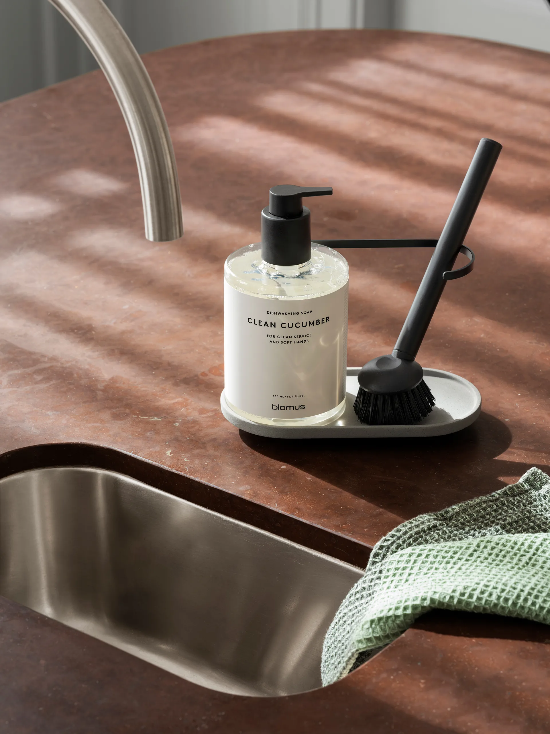 Dhuva 洗碗刷 和 soap holder, Micro Chip blomus