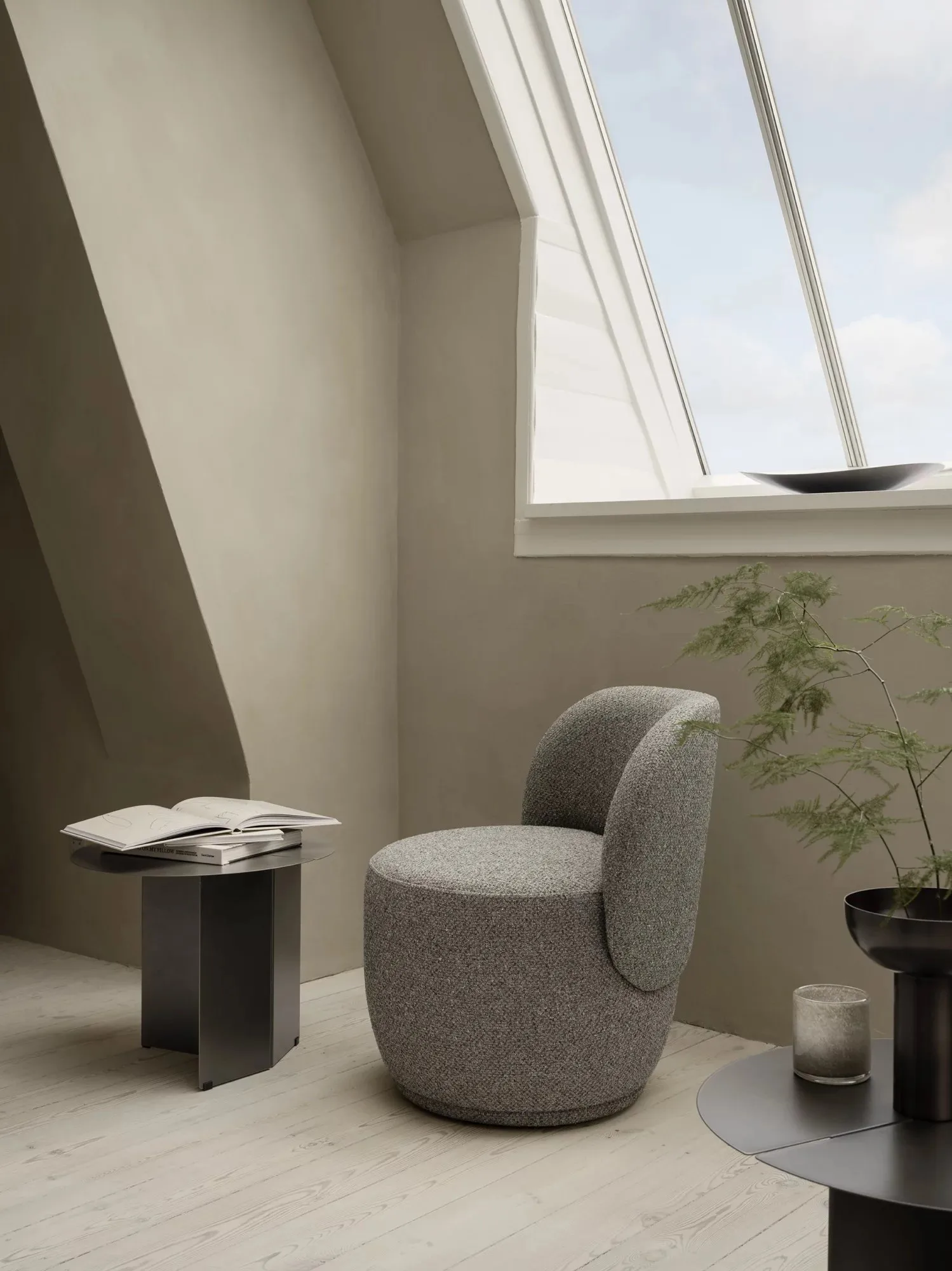 MIYABI hyacinth 花瓶 Ø17 cm, Burned metal blomus