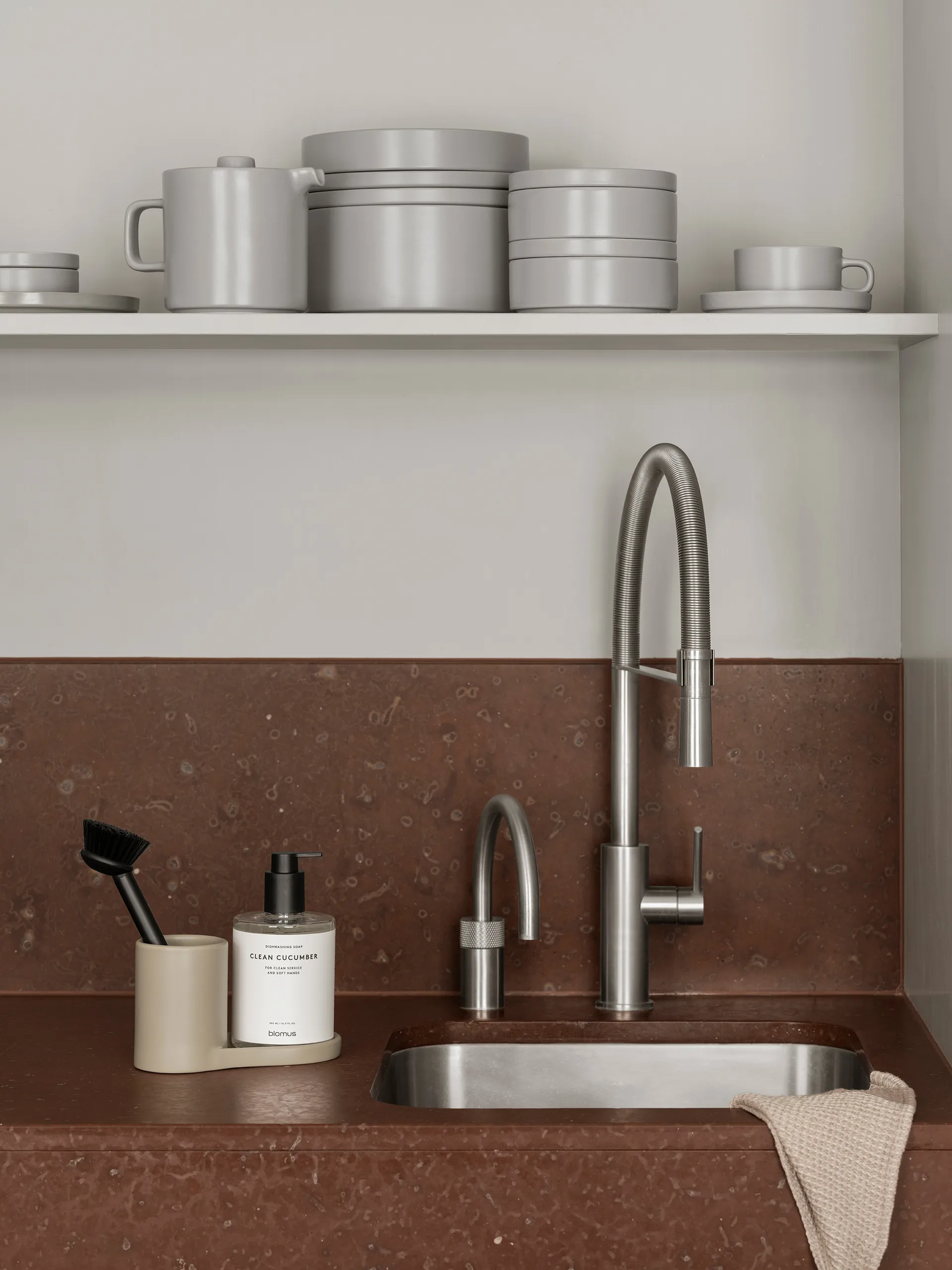 Piro 洗碗刷 和 soap holder, Nomad blomus