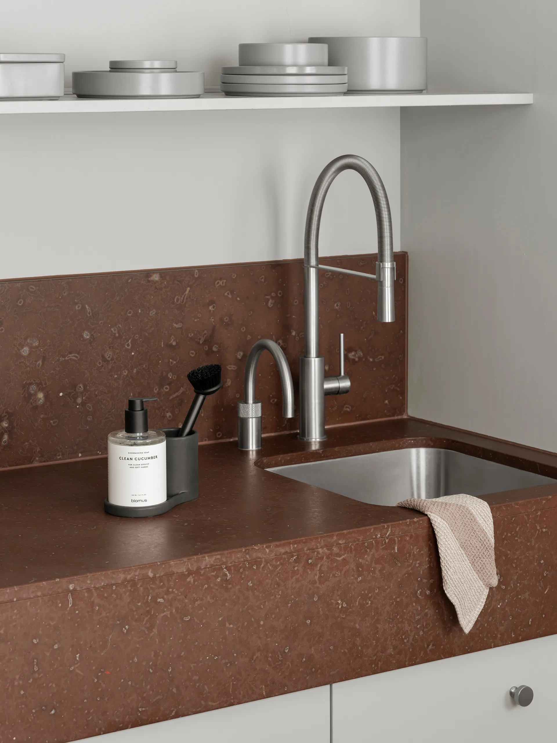 Piro 洗碗刷 和 soap holder, 黑色 blomus