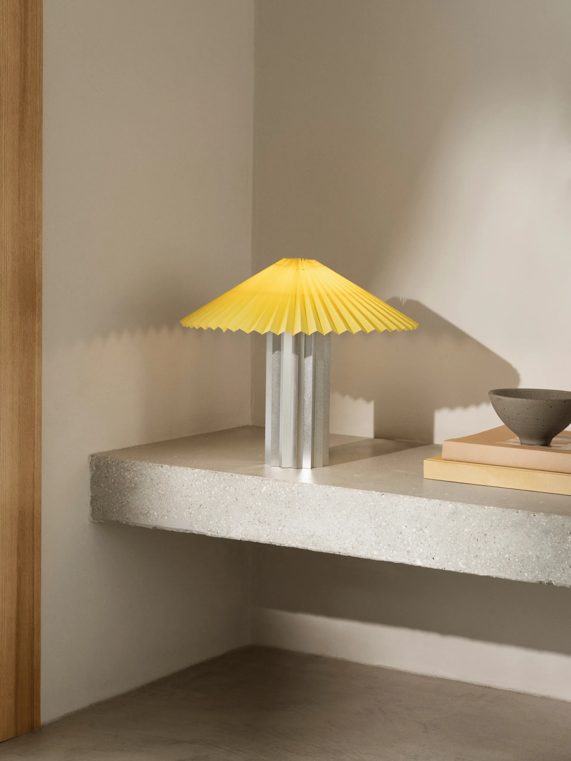 Taite台灯, 奶金色，Ø36.5x31cm blomus